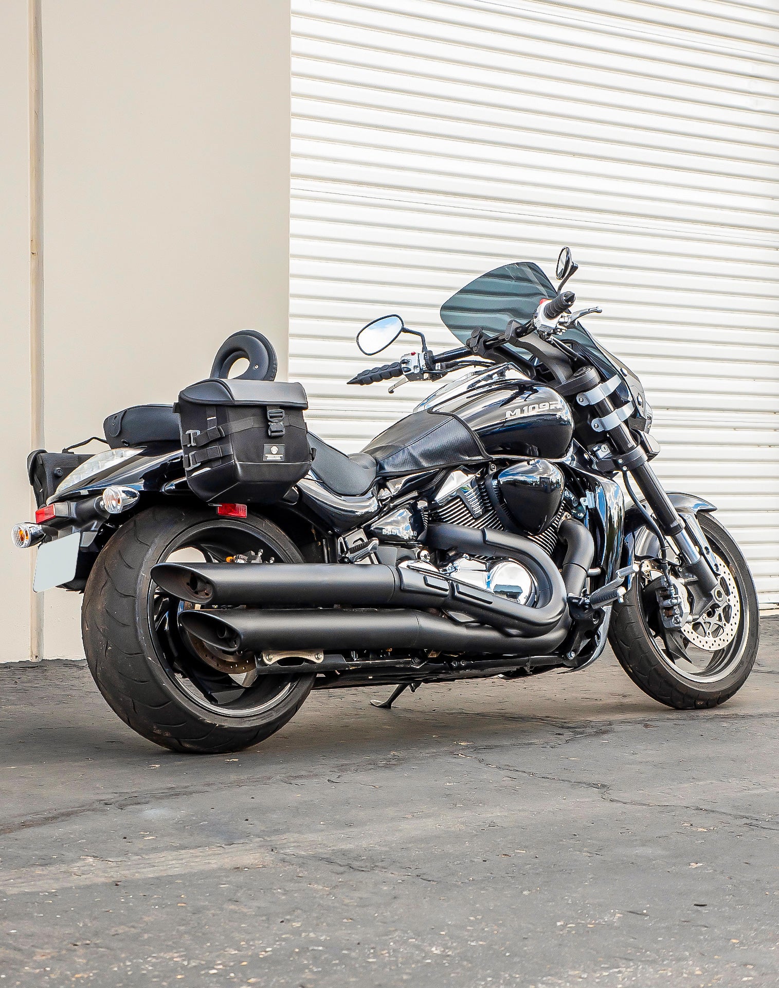 20L - Incognito Quick-Mount Small Suzuki Boulevard M109 VZR1800 Saddlebags Life style 1