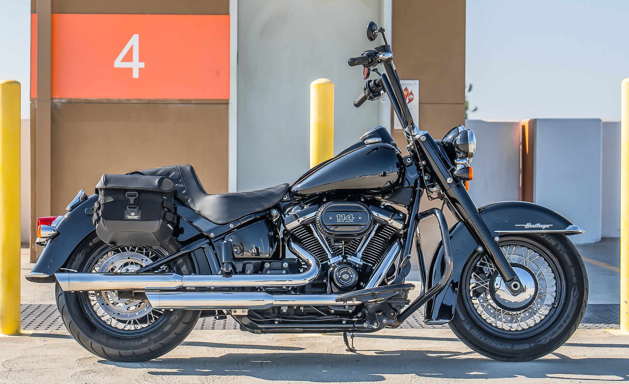 10L - Incognito Quick Mount Small Solo Motorcycle Saddlebag (Right Only) for Harley Softail Heritage FLHC/S Lifestyle @expand