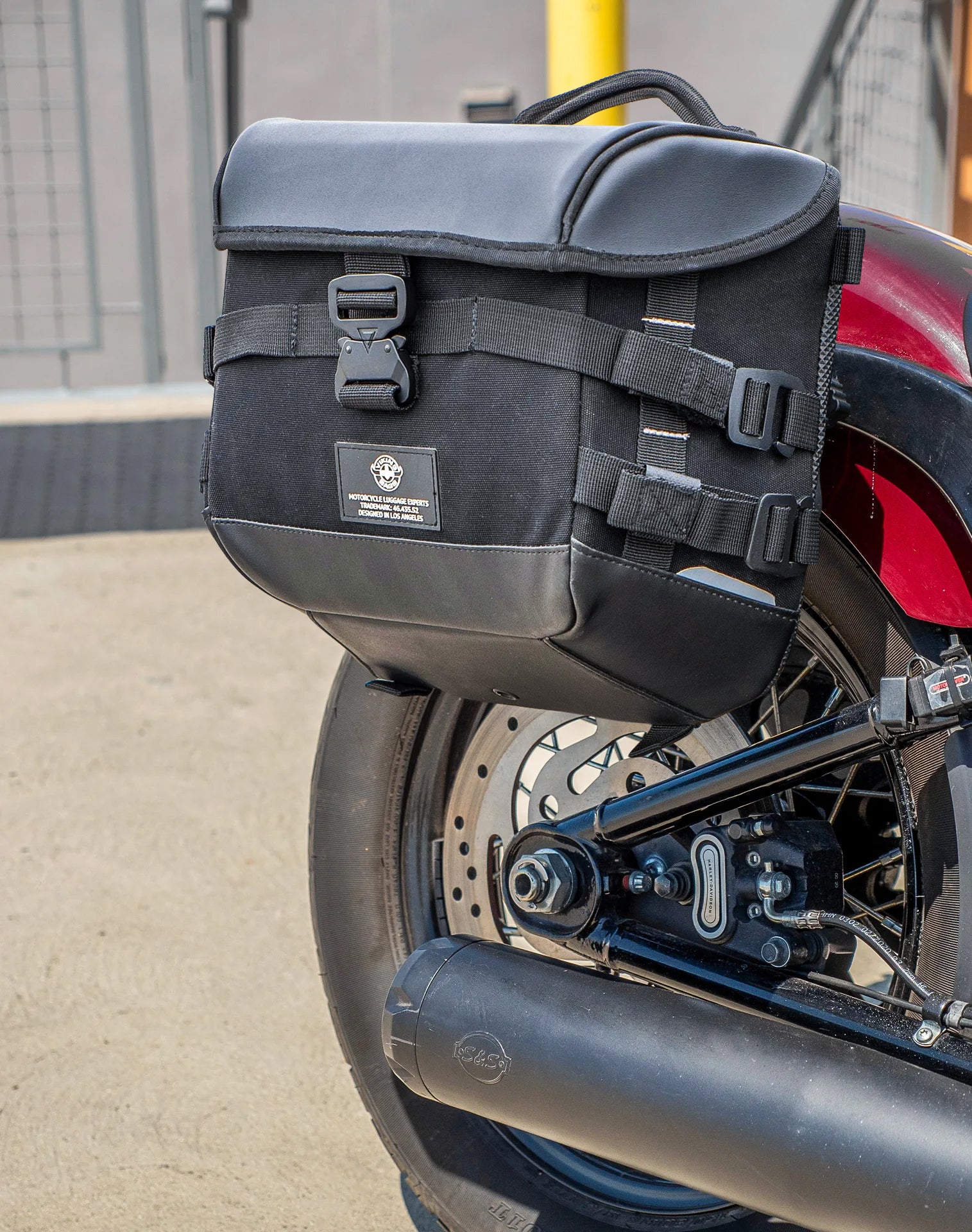 10L - Incognito Quick Mount Small Solo Motorcycle Saddlebag (Right Only) for Harley Softail Slim FLSL v3