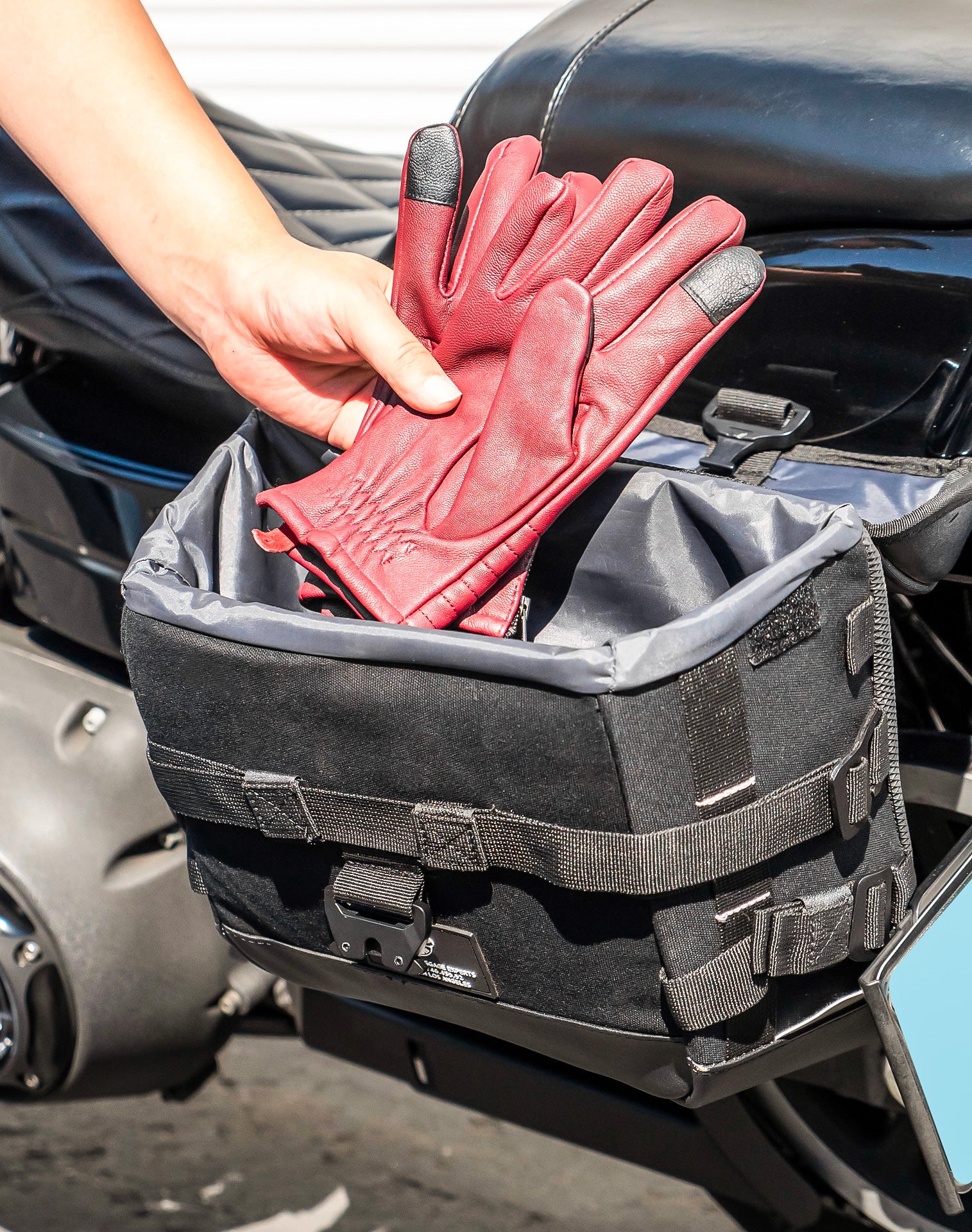 10L - Incognito Quick Mount Small Solo Saddlebag (Left Only) for Harley Davidson Dyna Low Rider S FXDLS v4