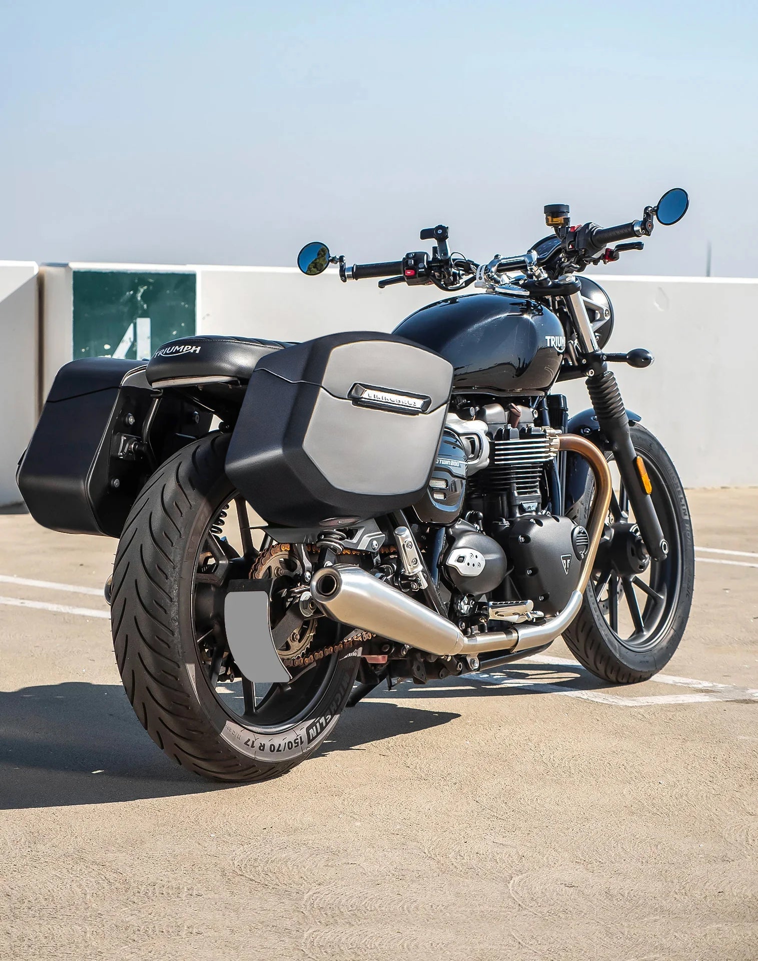 24L - Ironclad Quick-Mount Medium Triumph Speed Twin 900 Matte Hard Saddlebags Lifestyle