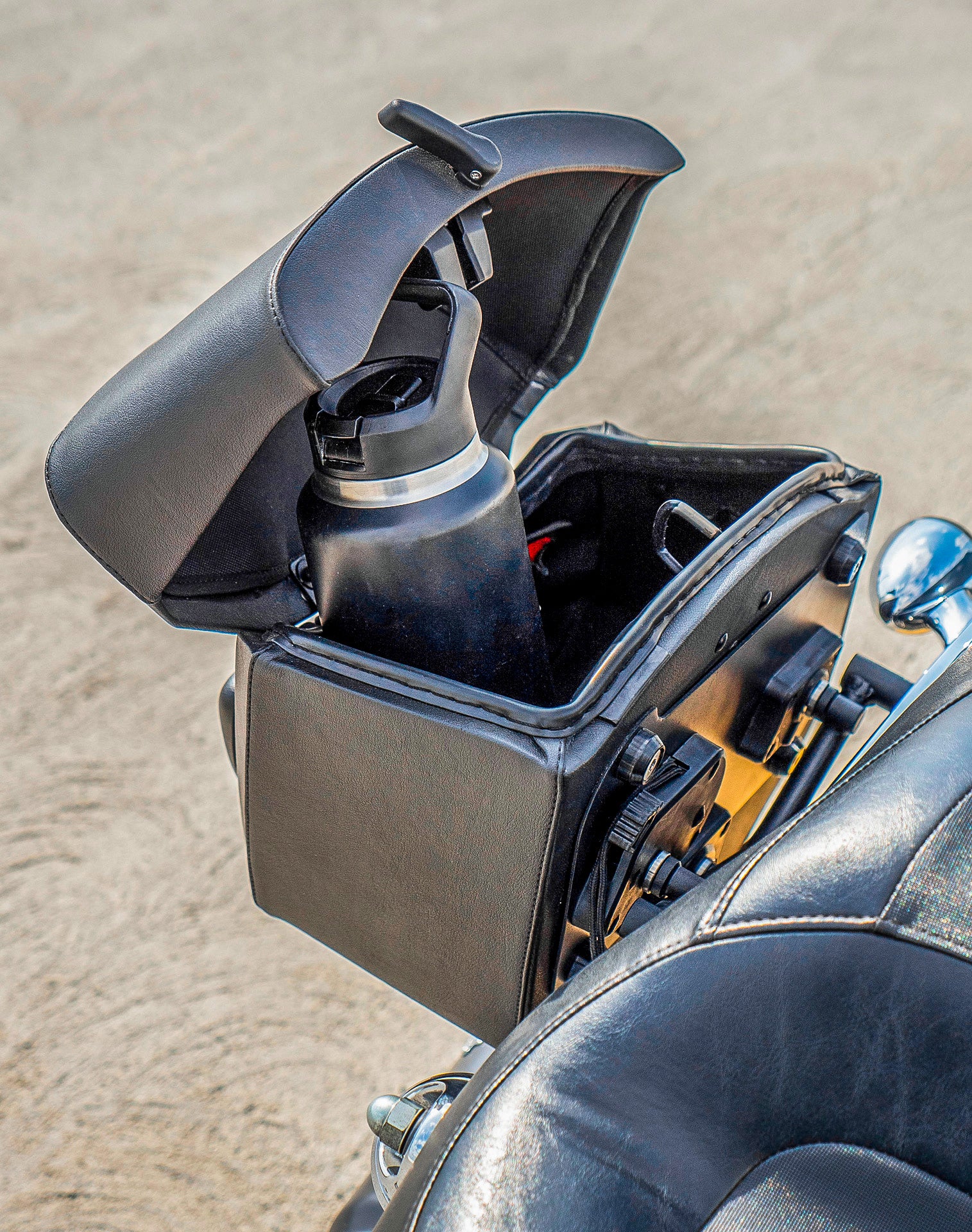 24L - Ironclad Quick-Mount Medium Harley Dyna Fat Bob FXDF Leather Wrapped Hard Saddlebags Life Style 4