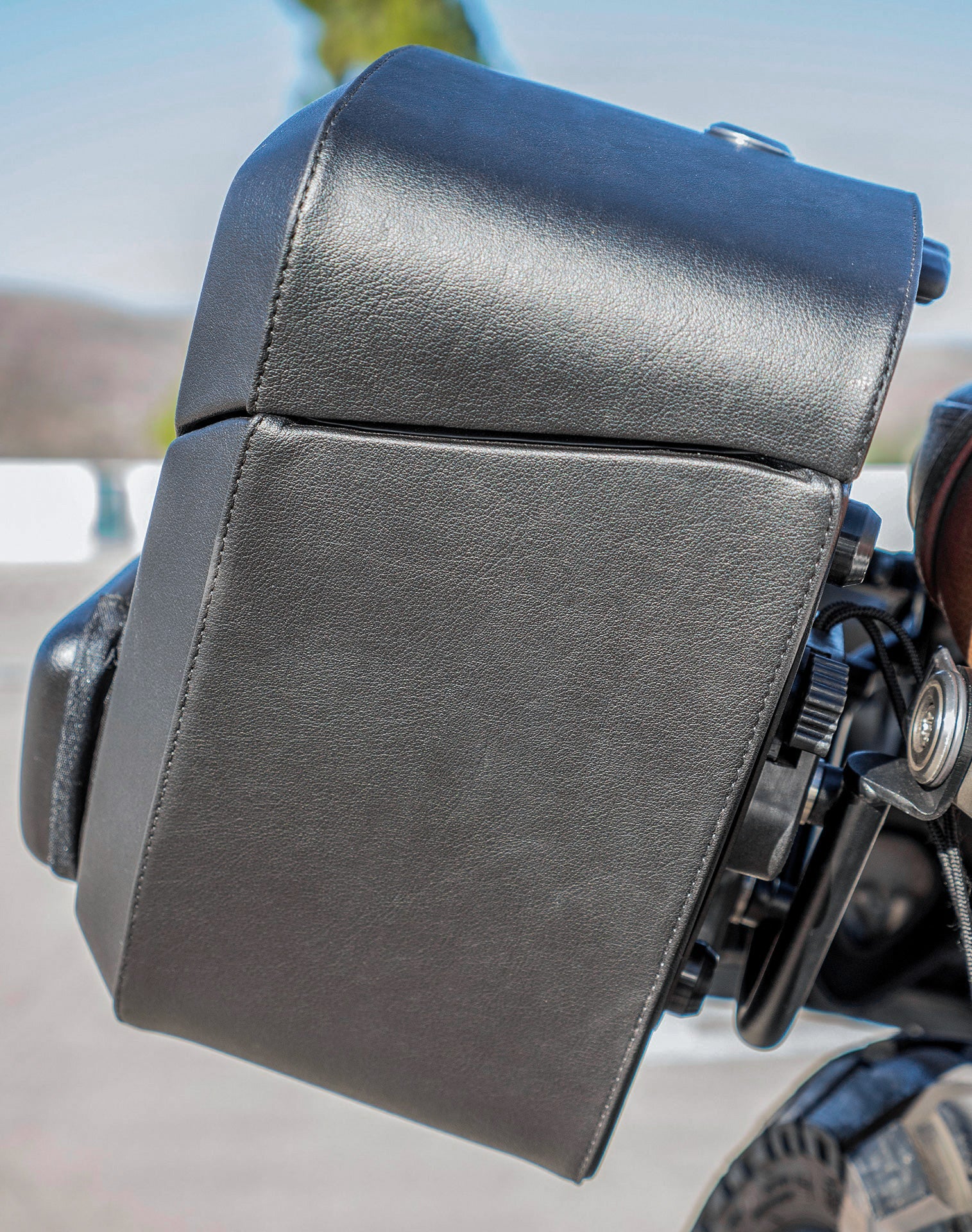 24L - Ironclad Quick-Mount Medium Harley Softail Slim FLSL Leather Wrapped Hard Saddlebags Life Style 3