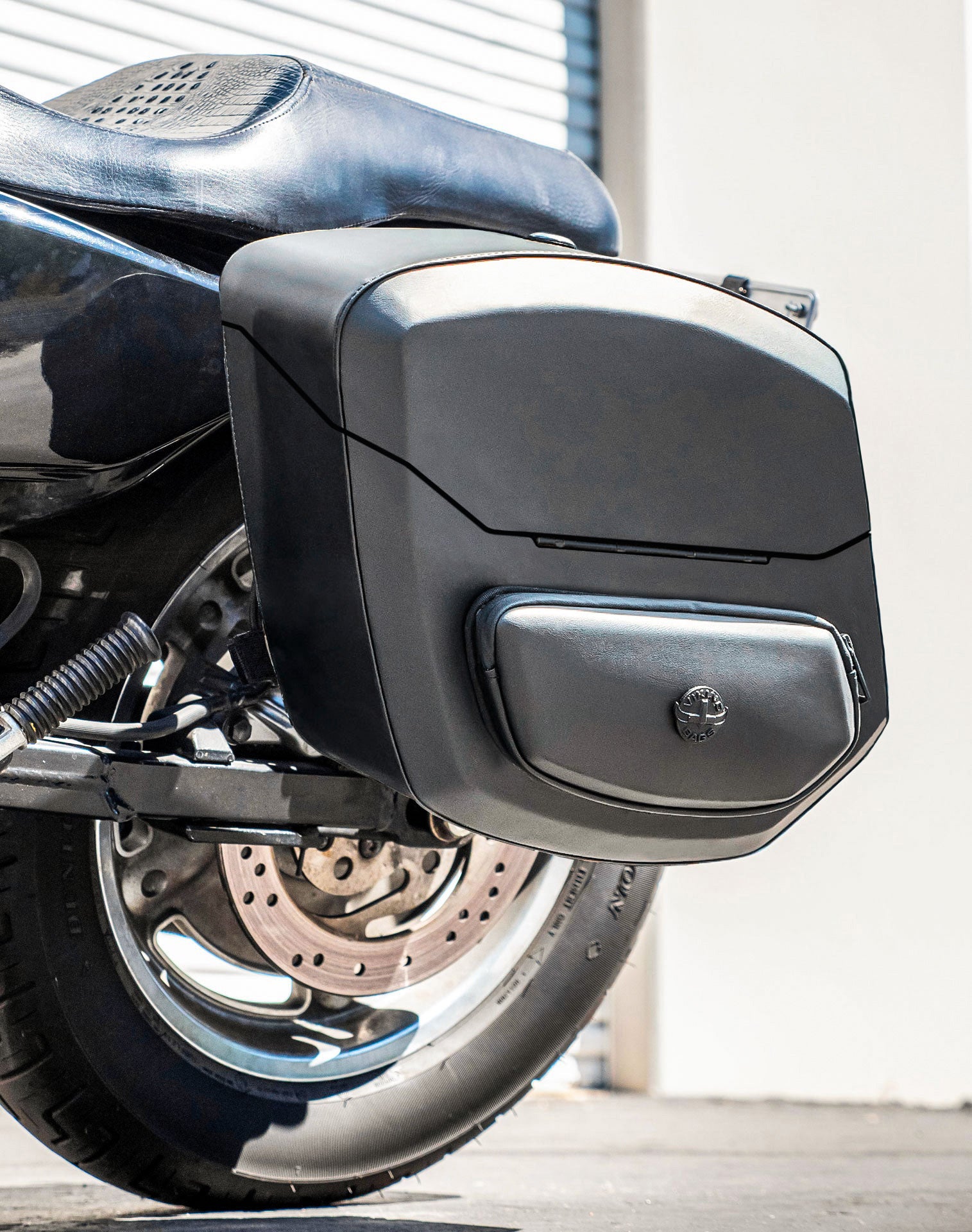 24L - Ironclad Quick-Mount Medium Harley Sportster 1200 Custom XL1200C Leather Wrapped Hard Saddlebags Life Style 2