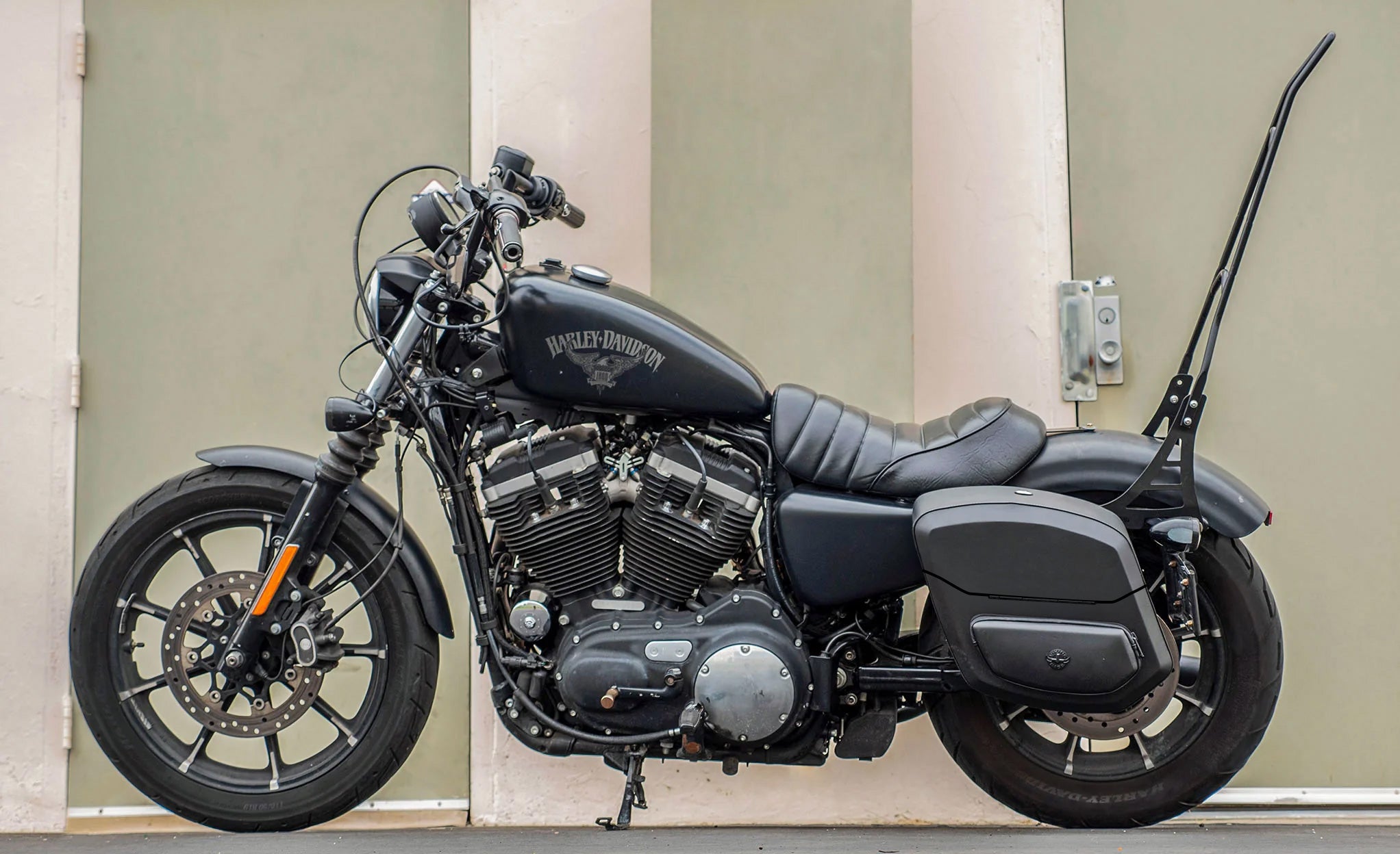 24L - Ironclad Quick-Mount Medium Harley Sportster 883 Iron XL883N Leather Wrapped Hard Saddlebags Life Style Photo @expand