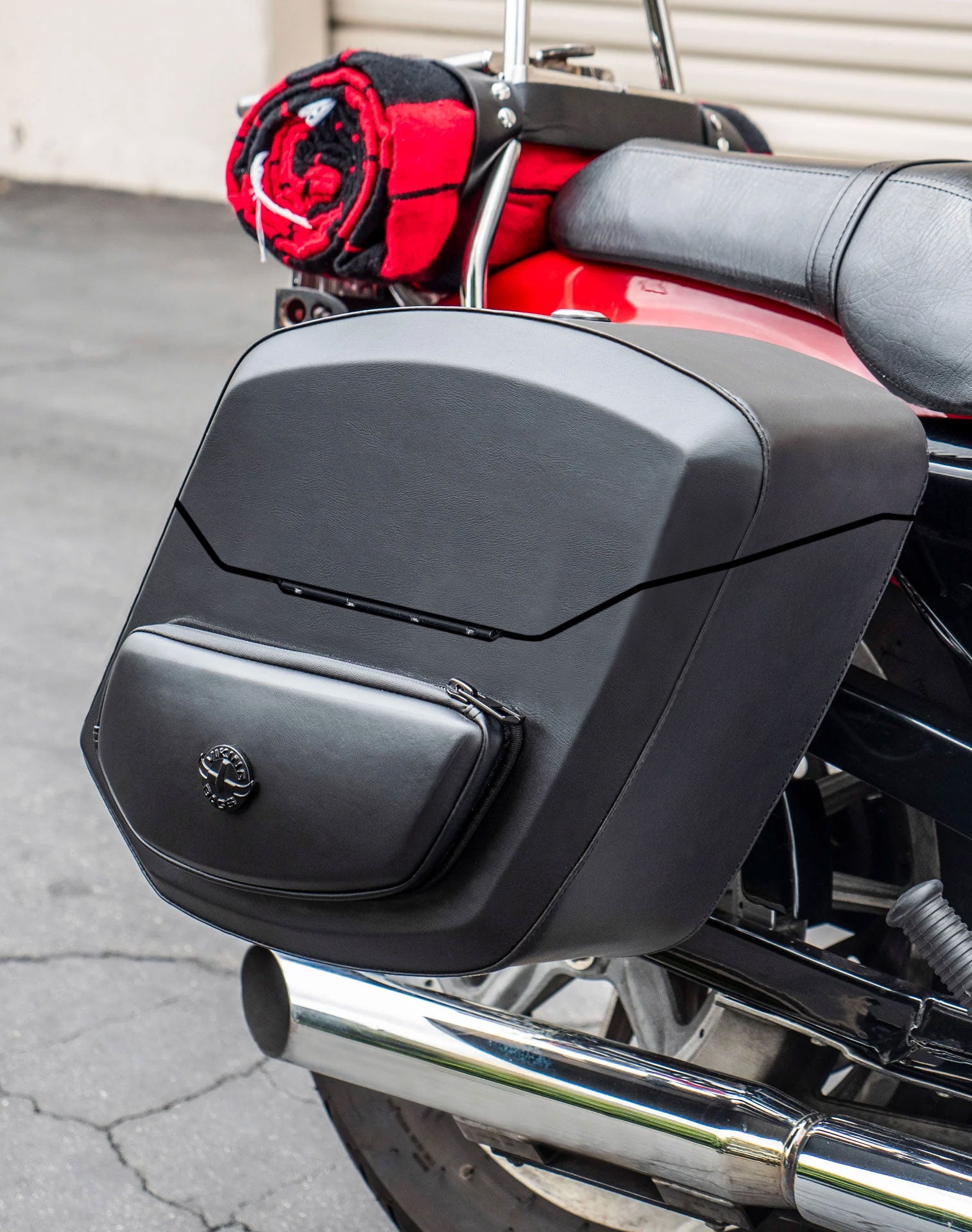 24L - Ironclad Quick-Mount Medium Harley Sportster 883 Low XL883L Leather Wrapped Hard Saddlebags Life Style 3