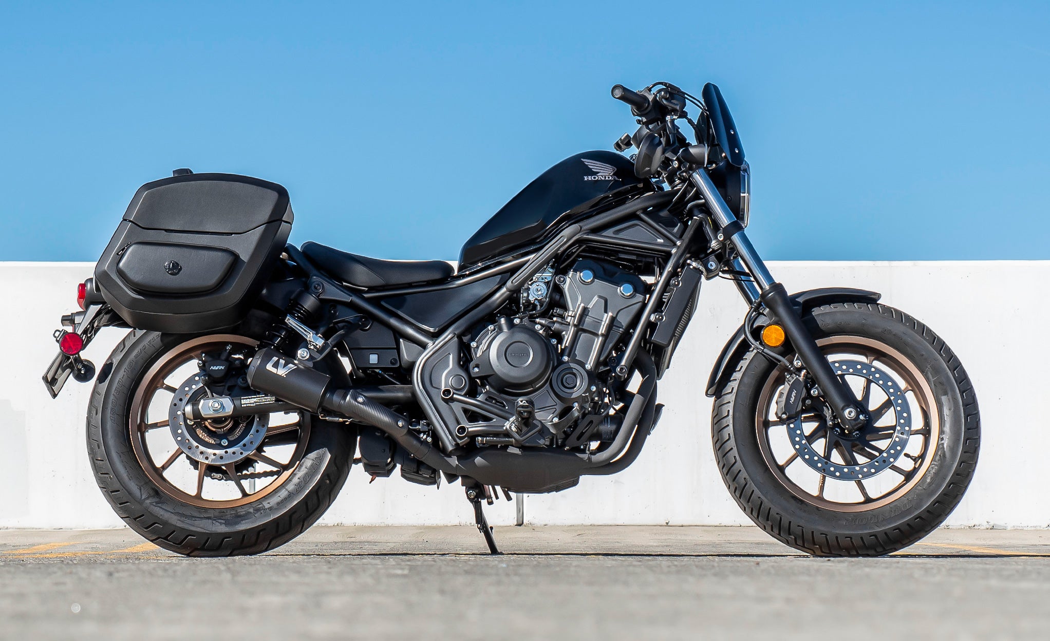 24L - Ironclad Quick-Mount Medium Honda Rebel 500 Leather Wrapped Hard Saddlebags Life Style Photo @expand