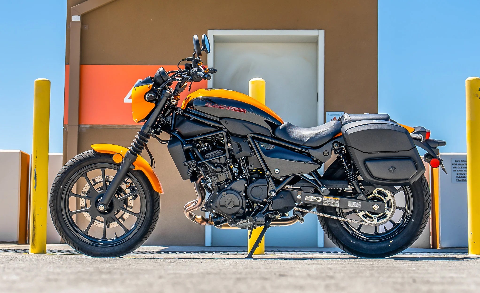 24L - Ironclad Quick-Mount Medium Kawasaki Eliminator 450 Leather Wrapped Hard Saddlebags Life Style Photo @expand