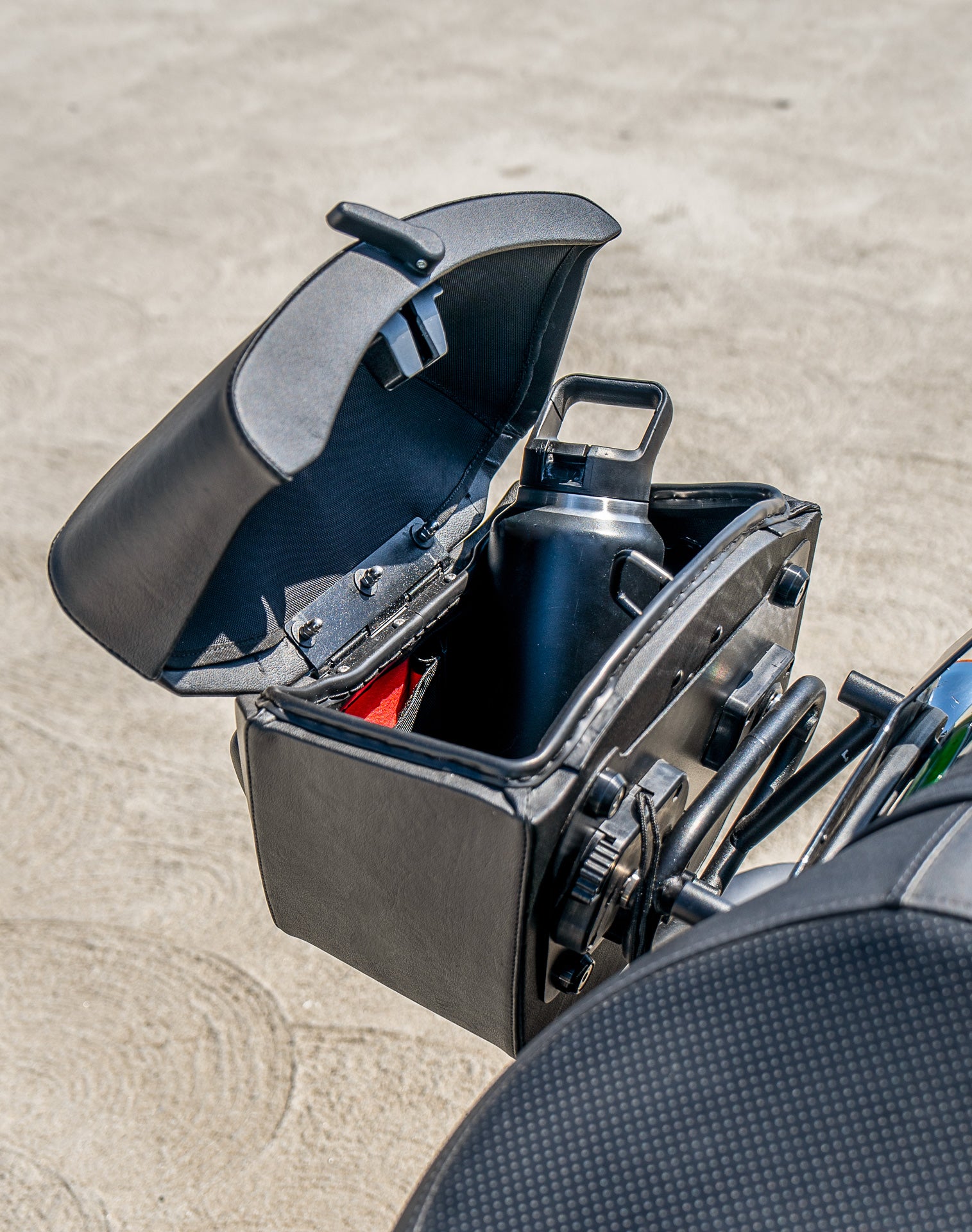 24L - Ironclad Quick-Mount Medium Kawasaki Vulcan 900 Custom Leather Wrapped Hard Saddlebags Life Style 4