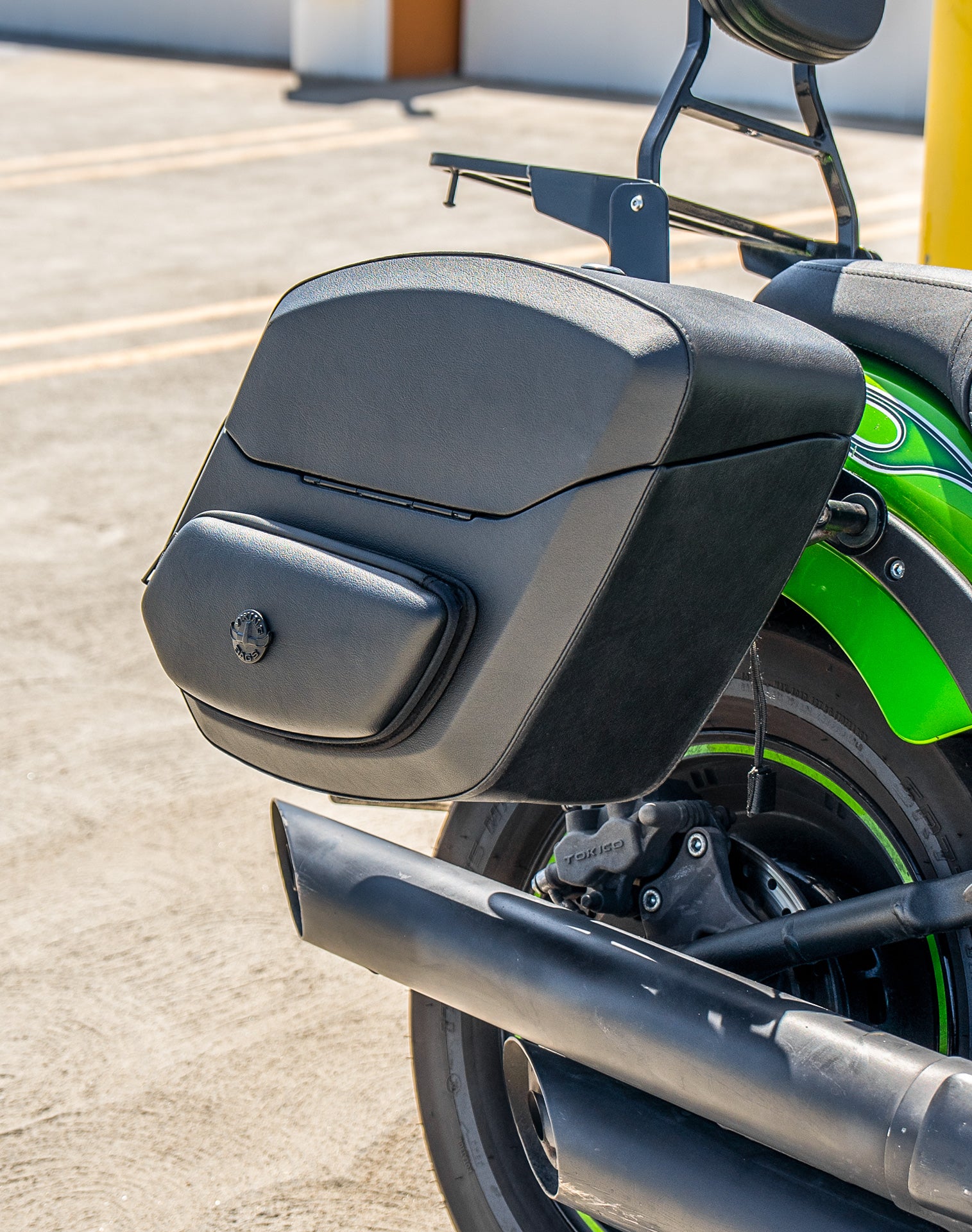 24L - Ironclad Quick-Mount Medium Kawasaki Vulcan 900 Custom Leather Wrapped Hard Saddlebags Life Style 3