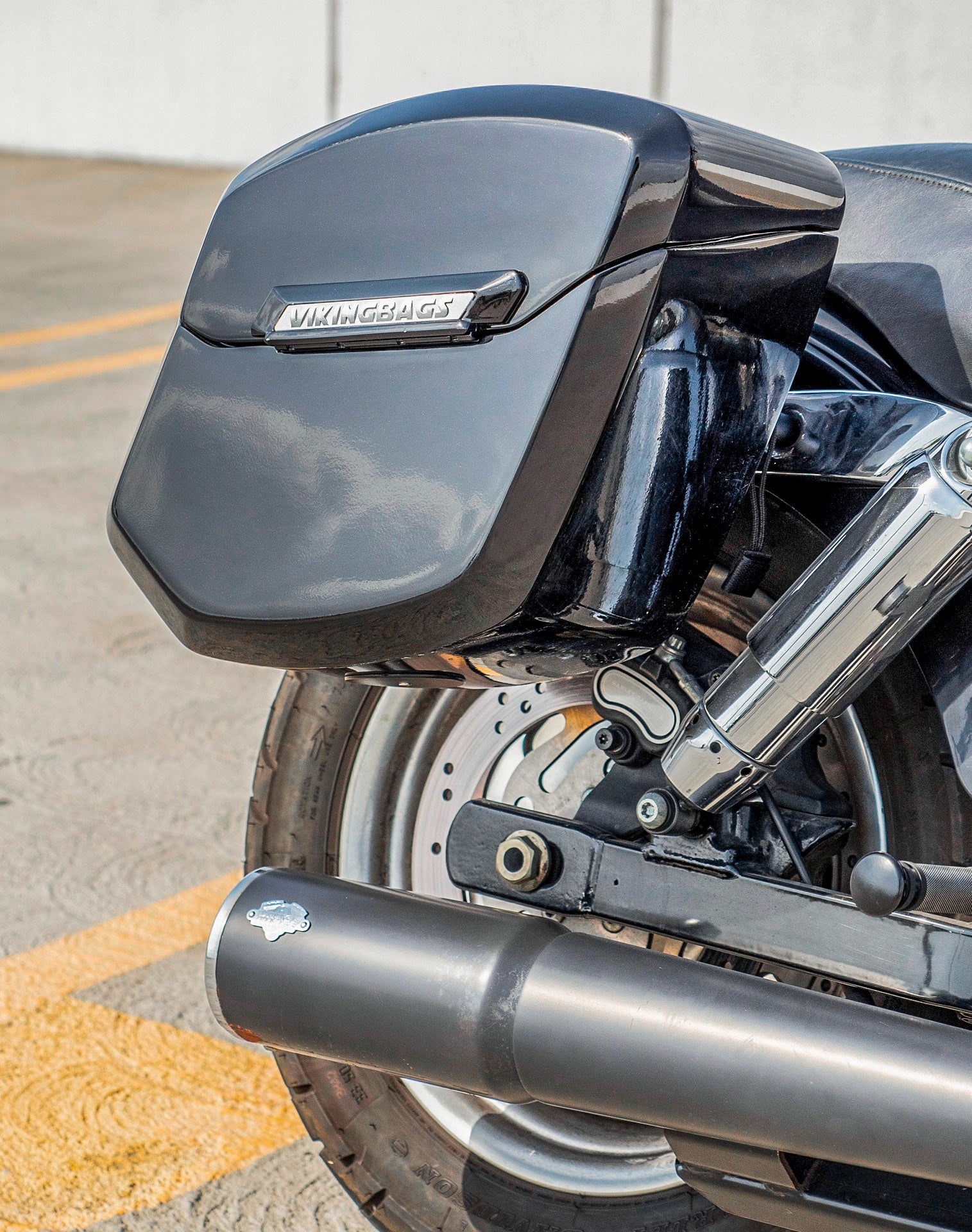 24L - Ironclad Quick-Mount Medium Harley Dyna Fat Bob FXDF Painted Hard Saddlebags Life style 3