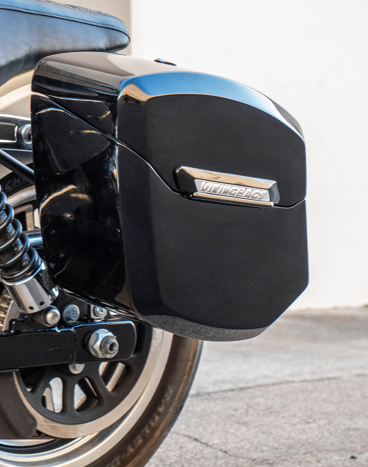 24L - Ironclad Quick-Mount Medium Harley Dyna Wide Glide FXDWG Painted Hard Saddlebags Life style 2