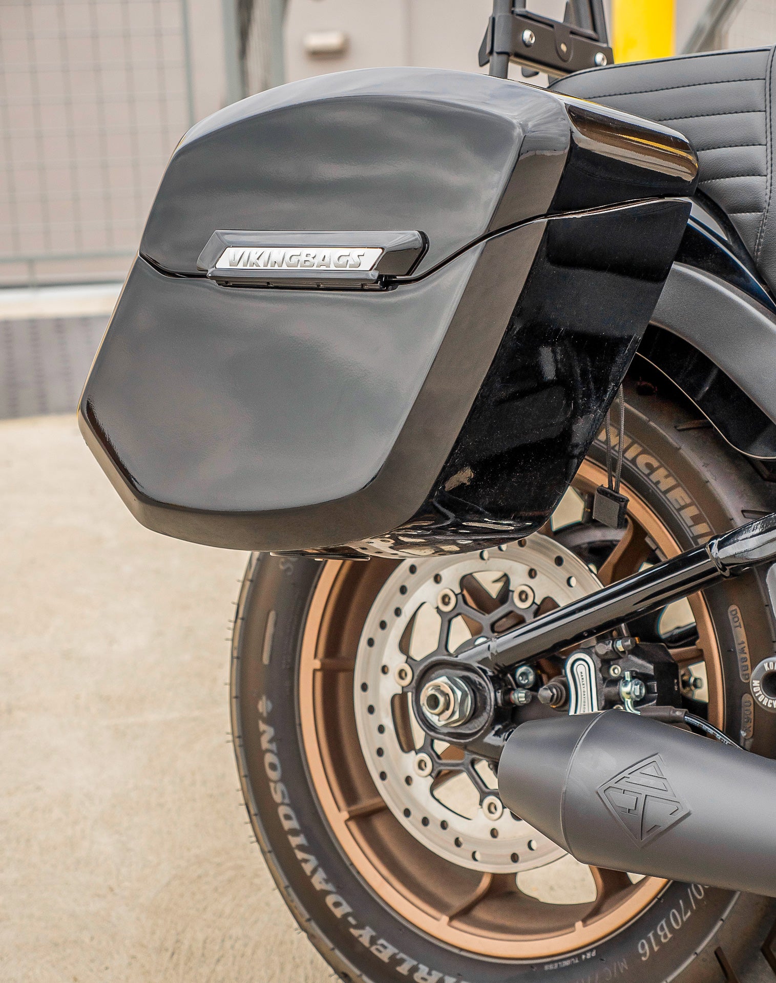 24L - Ironclad Quick-Mount Medium Harley Softail Low Rider S FXLRS Painted Hard Saddlebags Life style 3