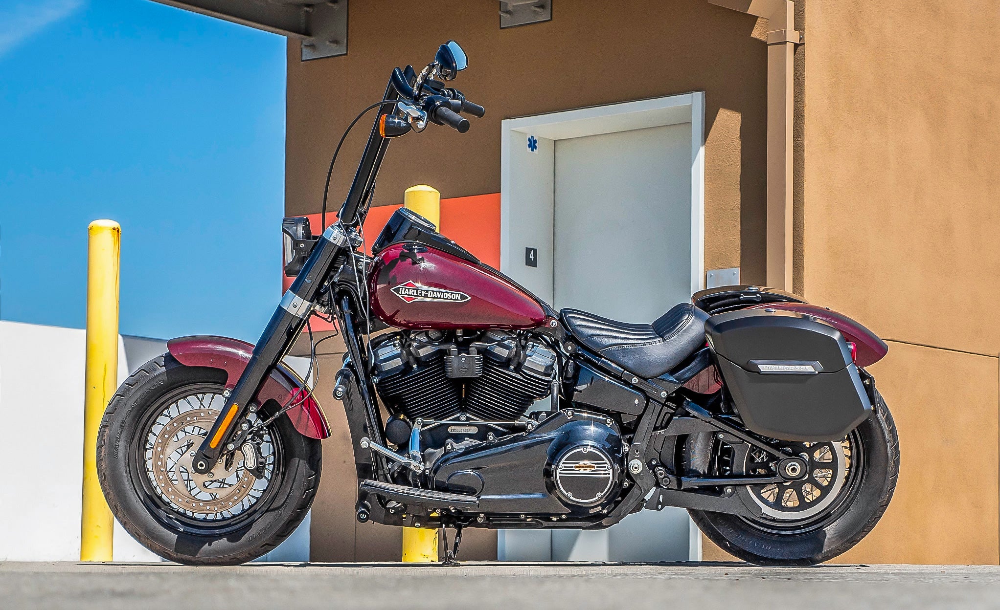 24L - Ironclad Quick-Mount Medium Harley Softail Slim FLSL Matte Hard Saddlebags Life Style Photo @expand