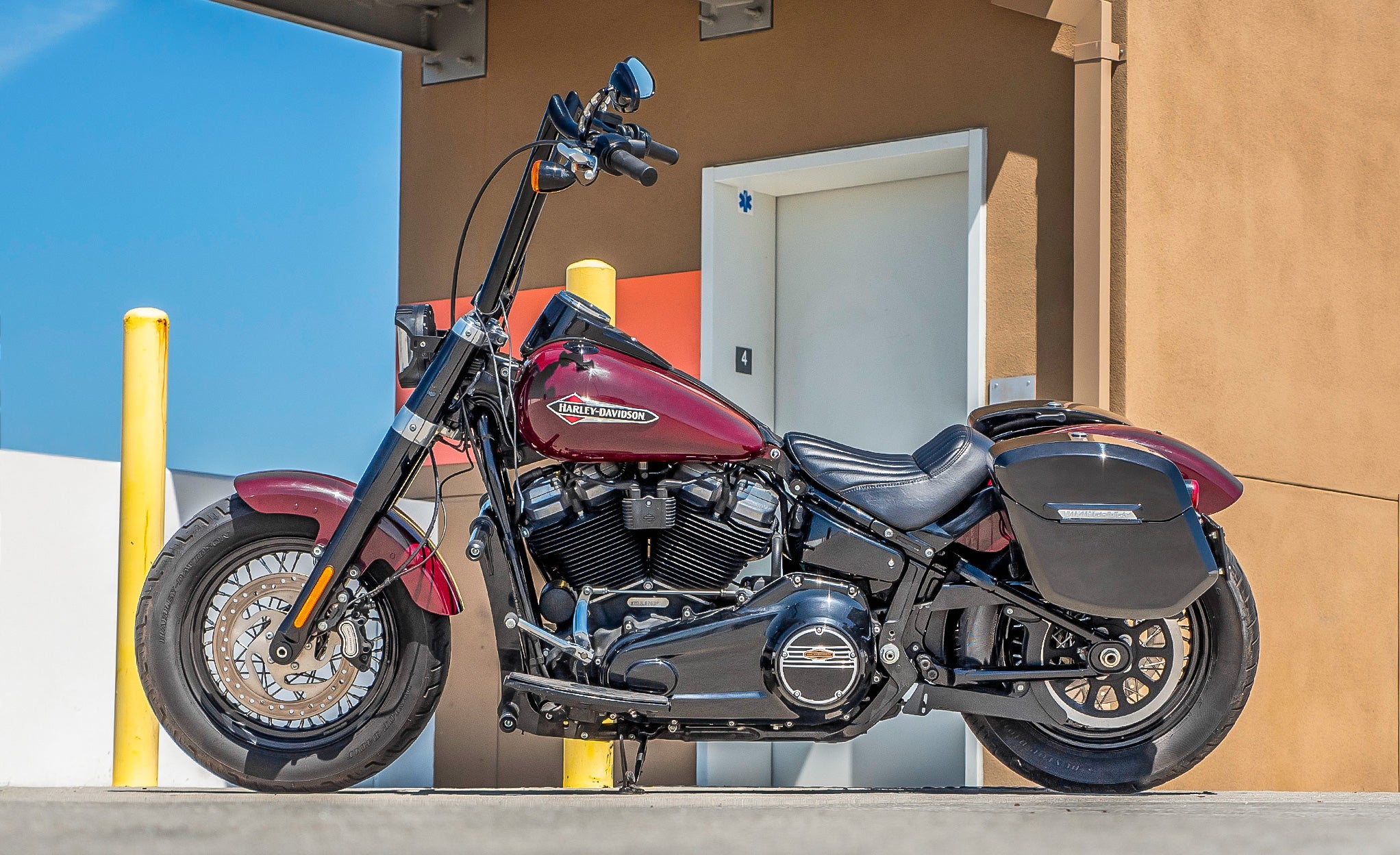 24L - Ironclad Quick-Mount Medium Harley Softail Slim FLSL Painted Hard Saddlebags Life Style Photo @expand