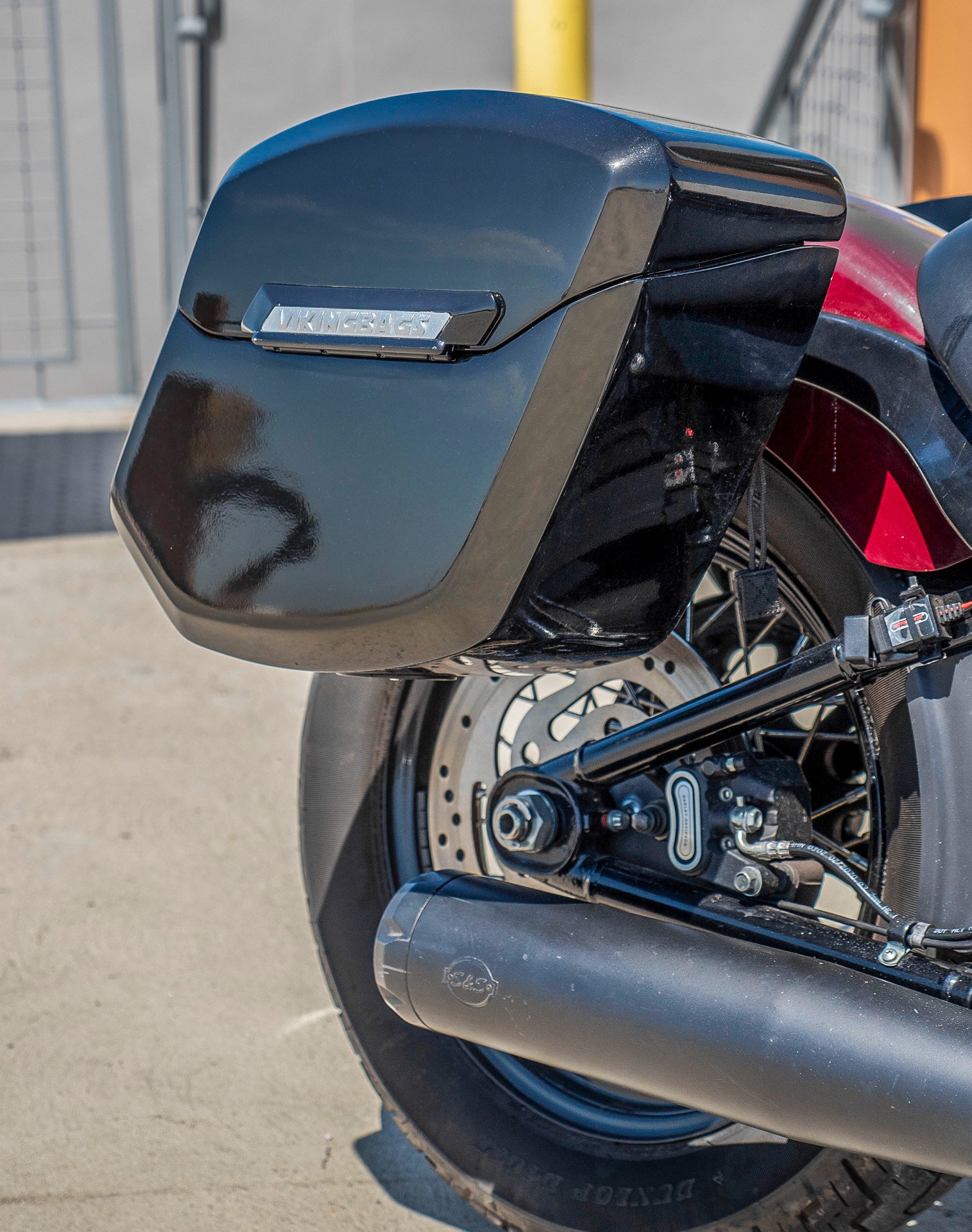 24L - Ironclad Quick-Mount Medium Harley Softail Standard FXST Painted Hard Saddlebags Life style 3