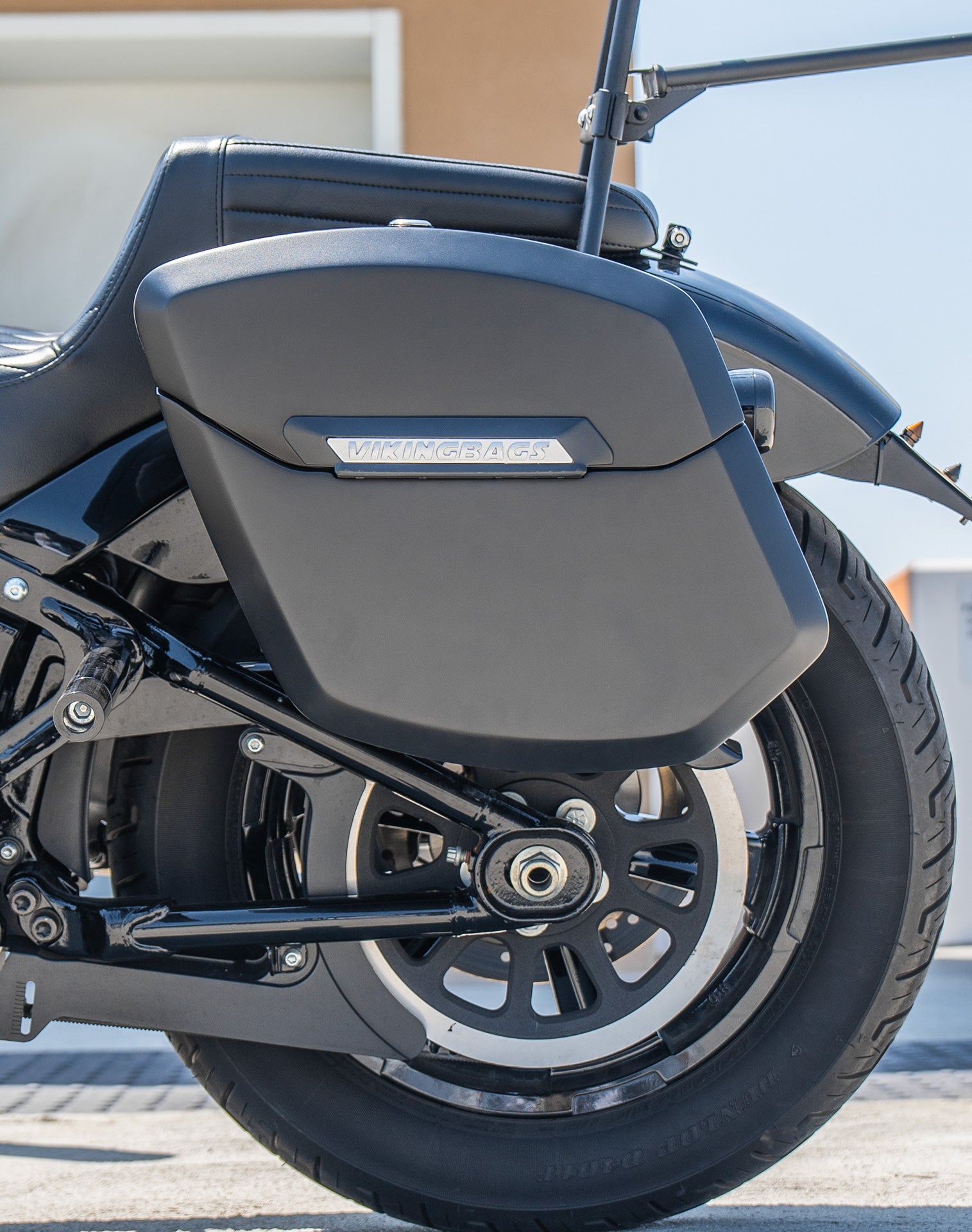 24L - Ironclad Quick-Mount Medium Harley Softail Street Bob FXBB Matte Hard Saddlebags Life style 2