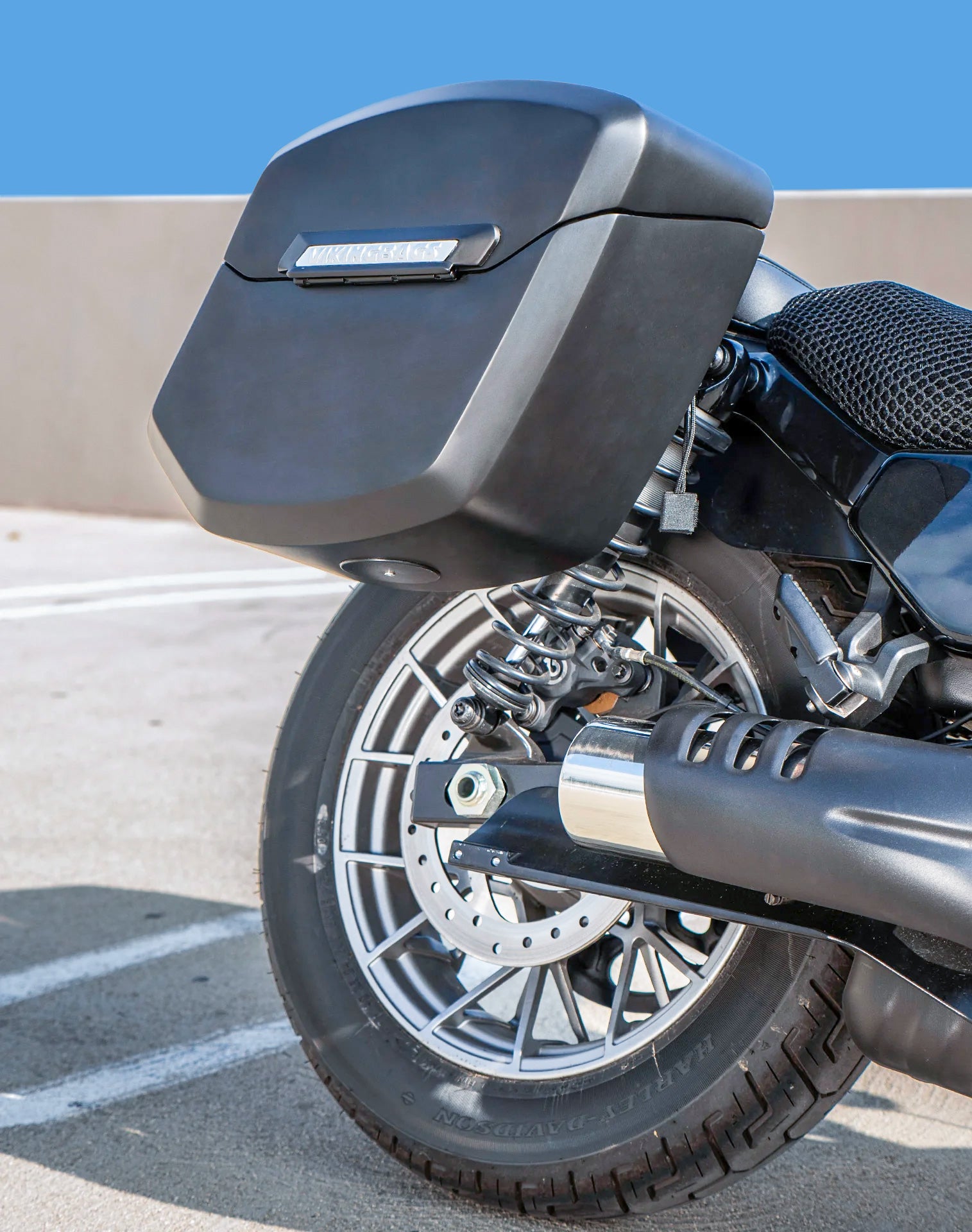 24L - Ironclad Quick-Mount Medium Harley Nightster RH975/S Matte Hard Saddlebags Lifestyle