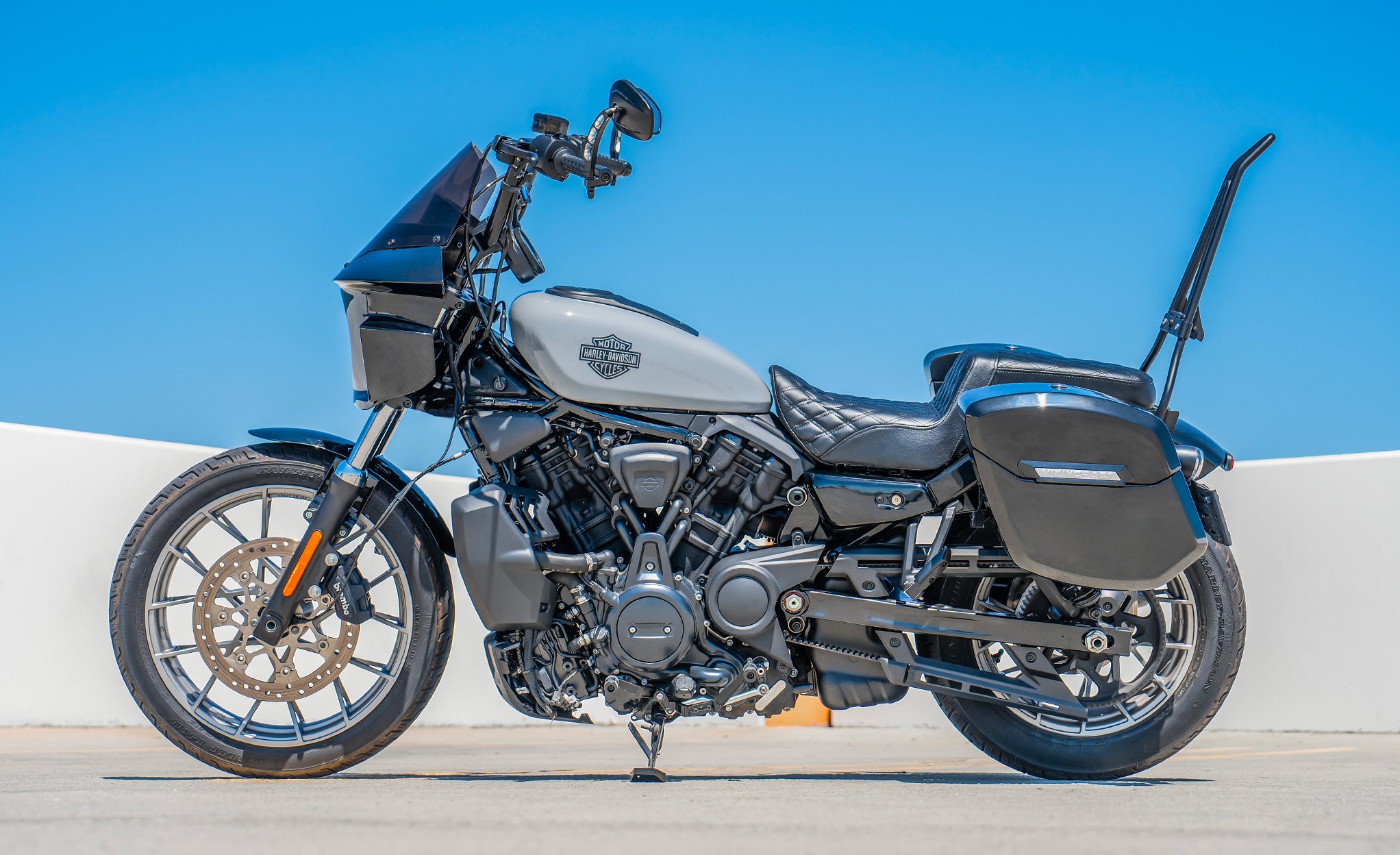 24L - Ironclad Quick-Mount Medium Harley Nightster RH975/S Painted Hard Saddlebags Lifestyle @expand