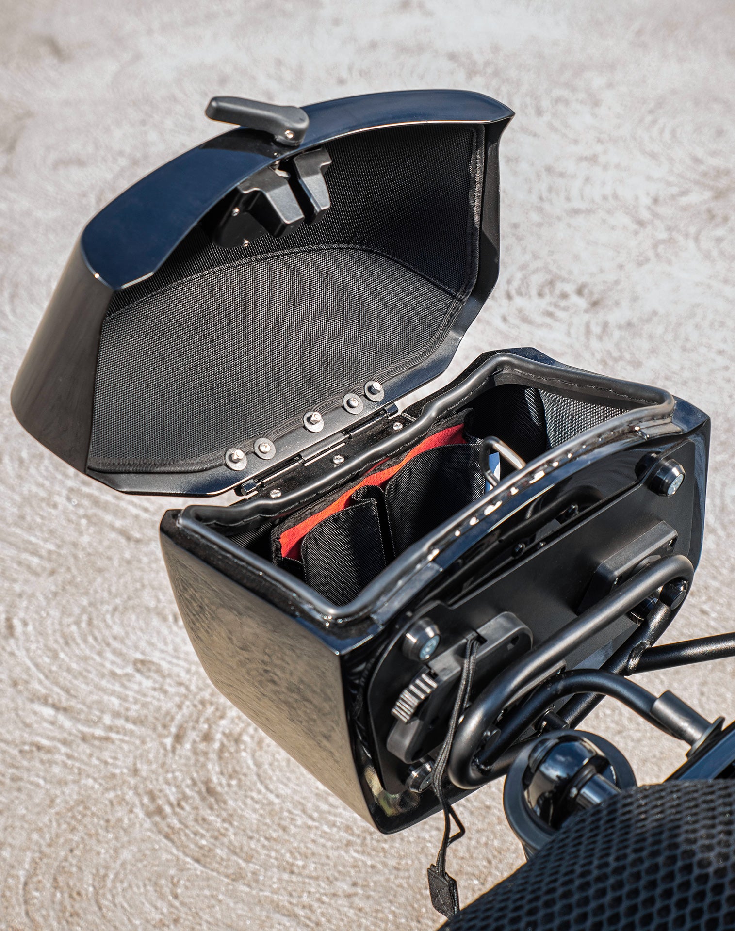 24L - Ironclad Quick-Mount Medium Harley Sportster Nightster RH975/S Painted Hard Saddlebags Life style 4