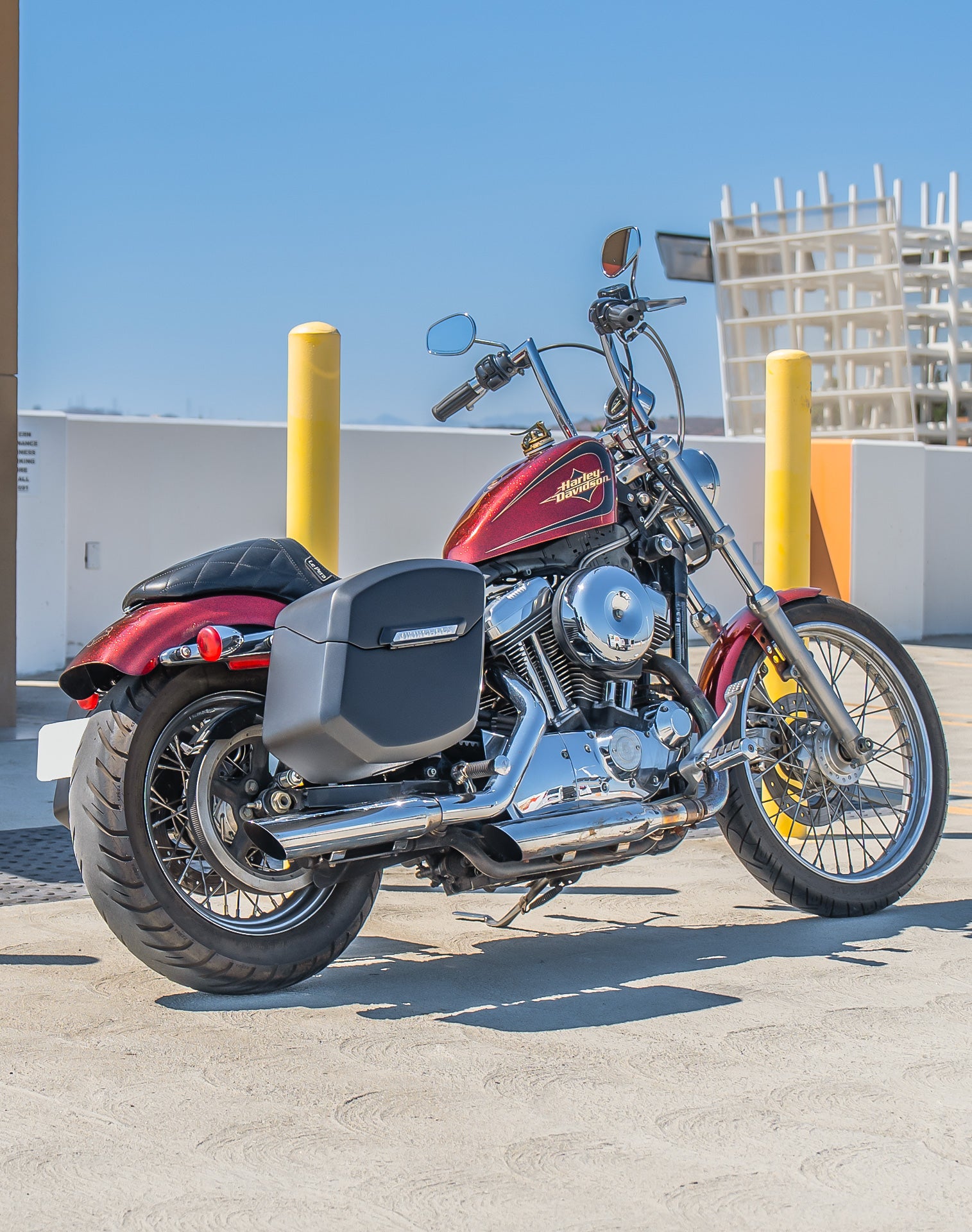 24L - Ironclad Quick-Mount Medium Harley Sportster Seventy Two 72 Matte Hard Saddlebags Life style 1