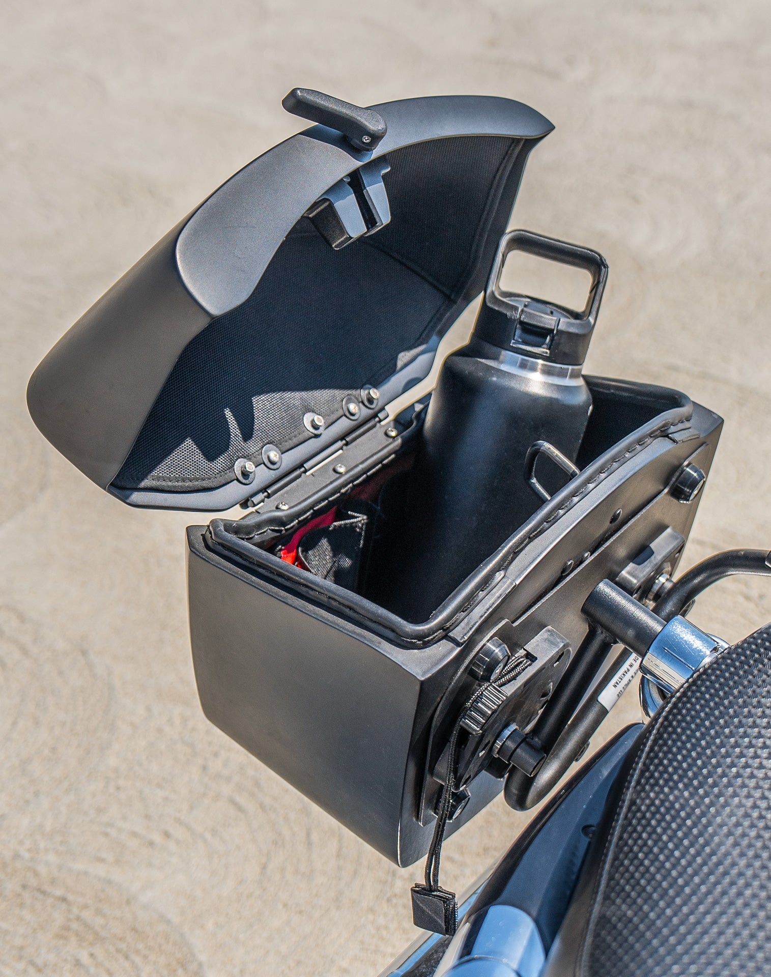 24L - Ironclad Quick-Mount Medium Harley Sportster Seventy Two 72 Matte Hard Saddlebags Life style 4