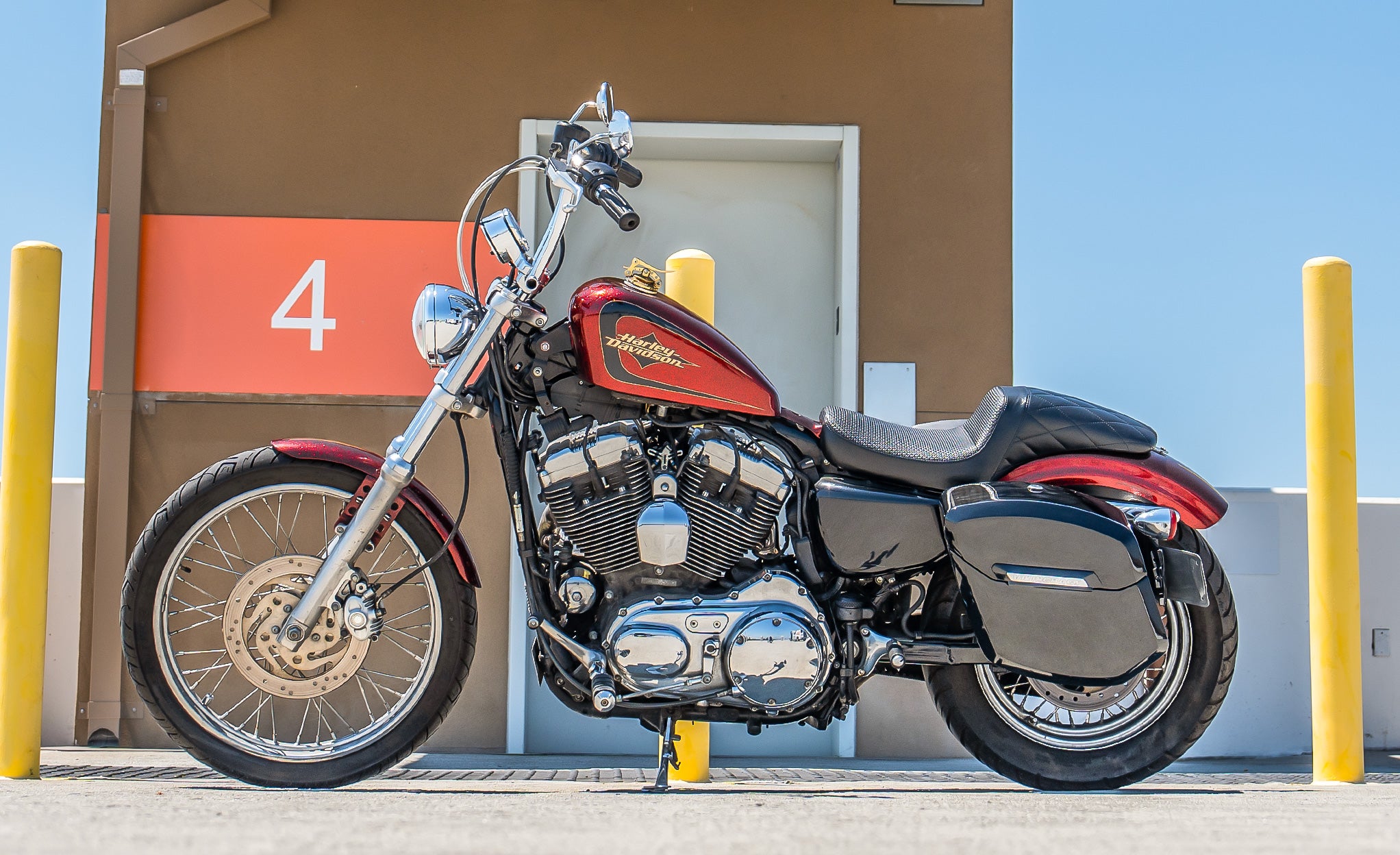 24L - Ironclad Quick-Mount Medium Harley Sportster Seventy Two 72 Painted Hard Saddlebags Life Style Photo @expand