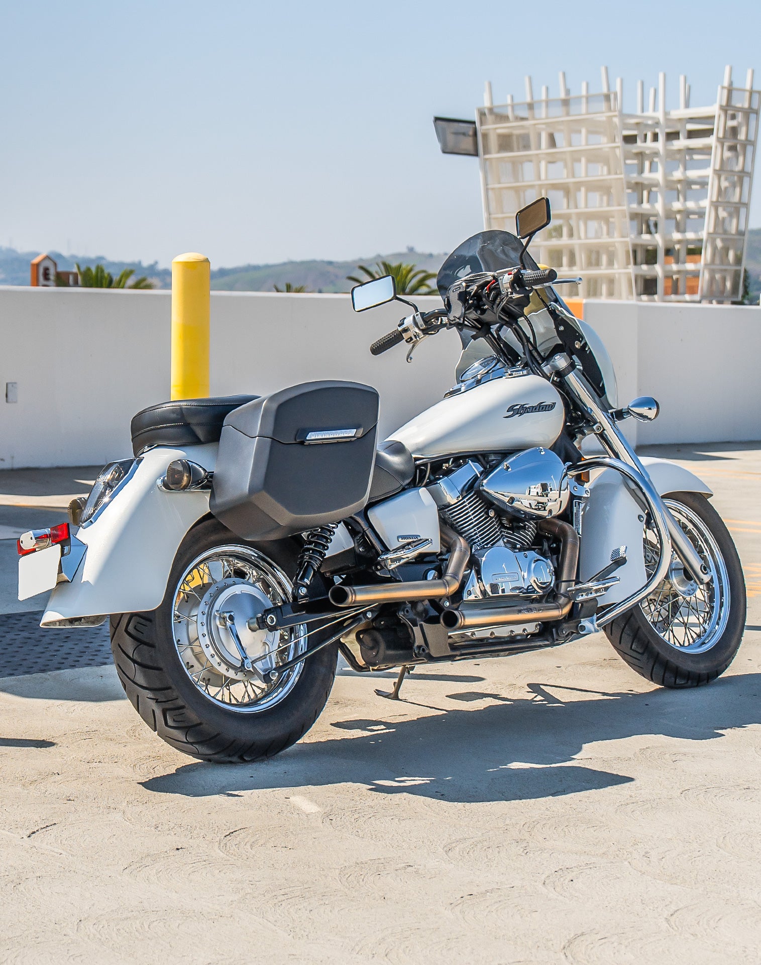 24L - Ironclad Quick-Mount Medium Honda 750 Shadow Aero Matte Hard Saddlebags Life style 1