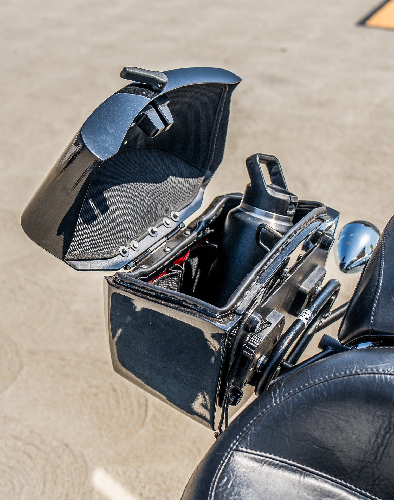 24L - Ironclad Quick-Mount Medium Honda 750 Shadow Aero Painted Hard Saddlebags Life style 4