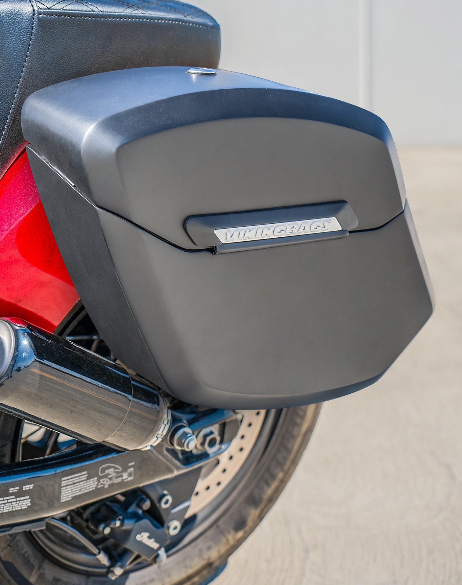 24L - Ironclad Quick-Mount Medium Indian Chief Bobber Matte Hard Saddlebags Lifestyle Image