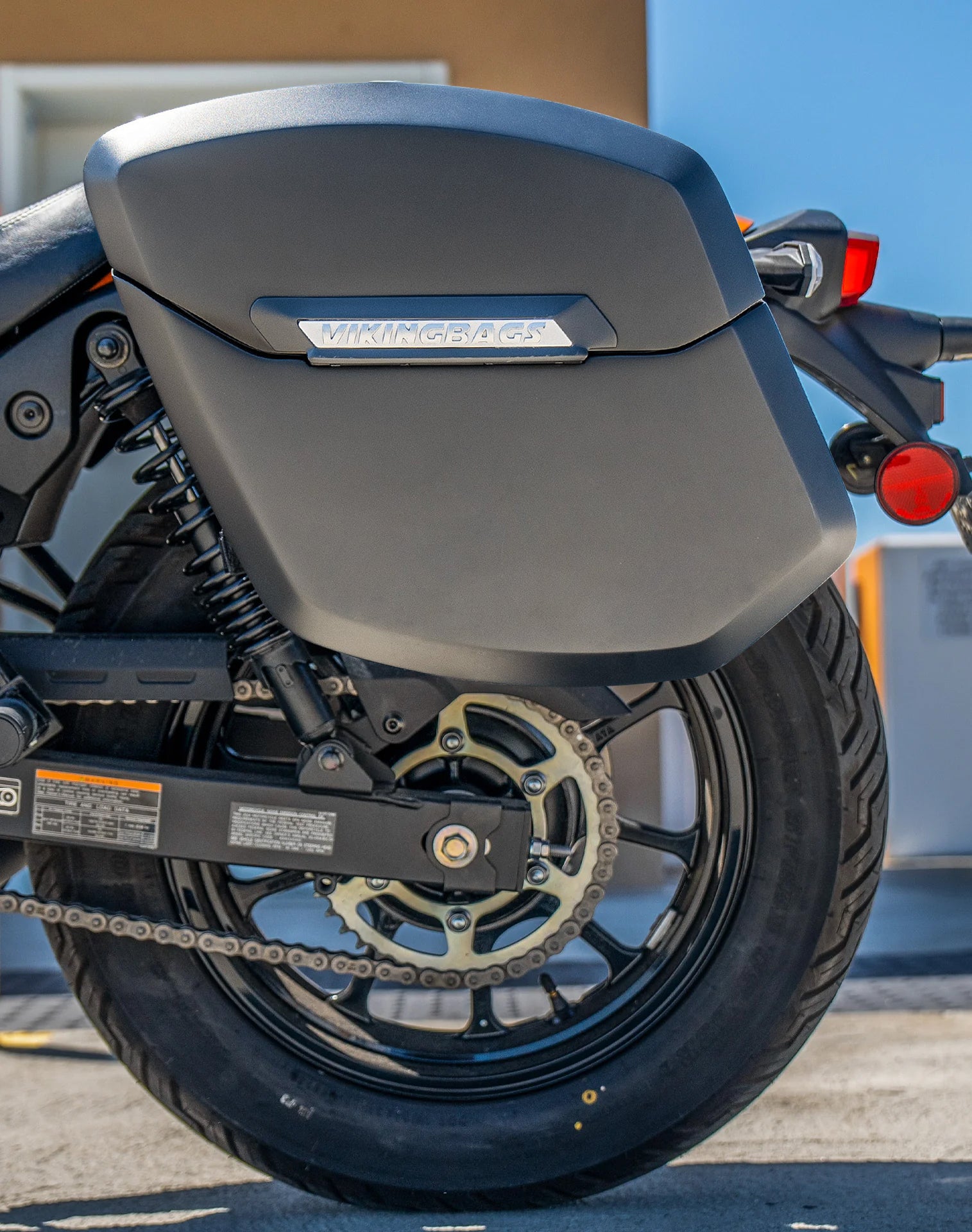 24L - Ironclad Quick-Mount Medium Kawasaki Eliminator 450 Matte Hard Saddlebags Life style 2