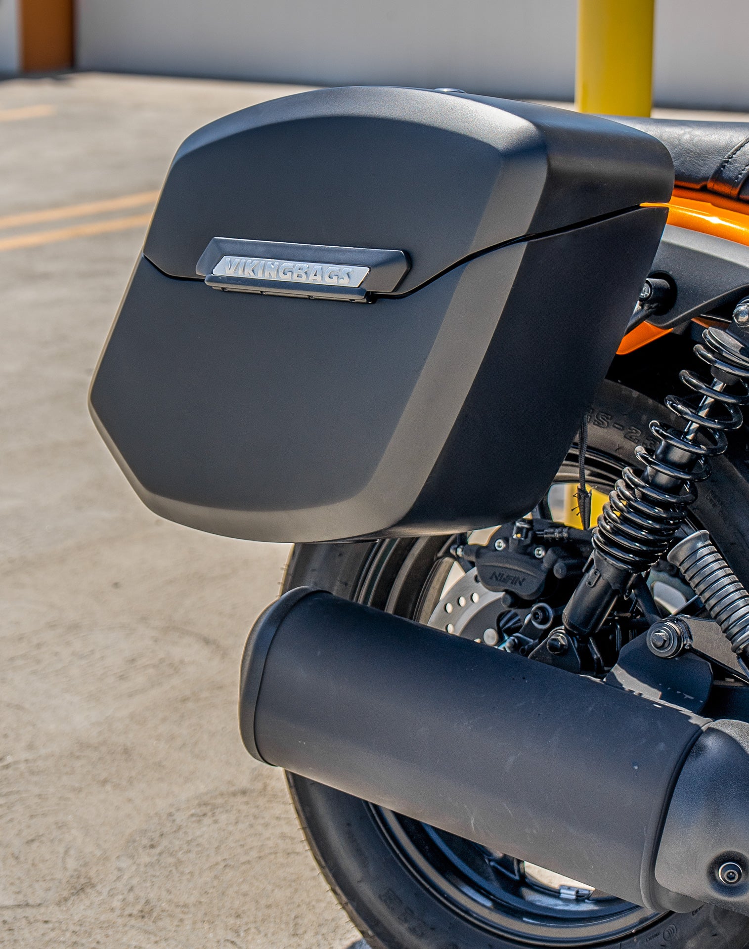 24L - Ironclad Quick-Mount Medium Kawasaki Eliminator 450 Matte Hard Saddlebags Life style 3