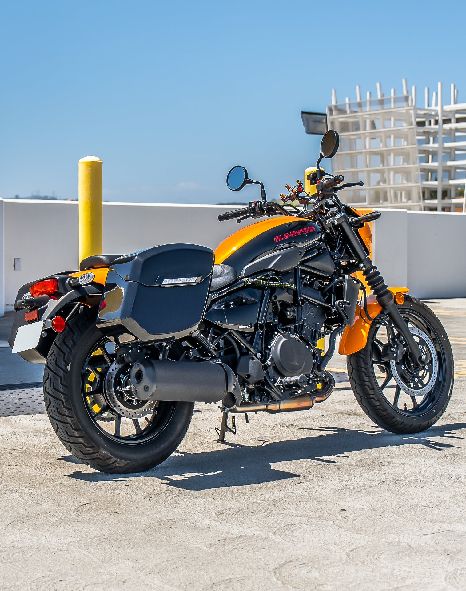 24L - Ironclad Quick-Mount Medium Kawasaki Eliminator 450 Painted Hard Saddlebags Life style 1