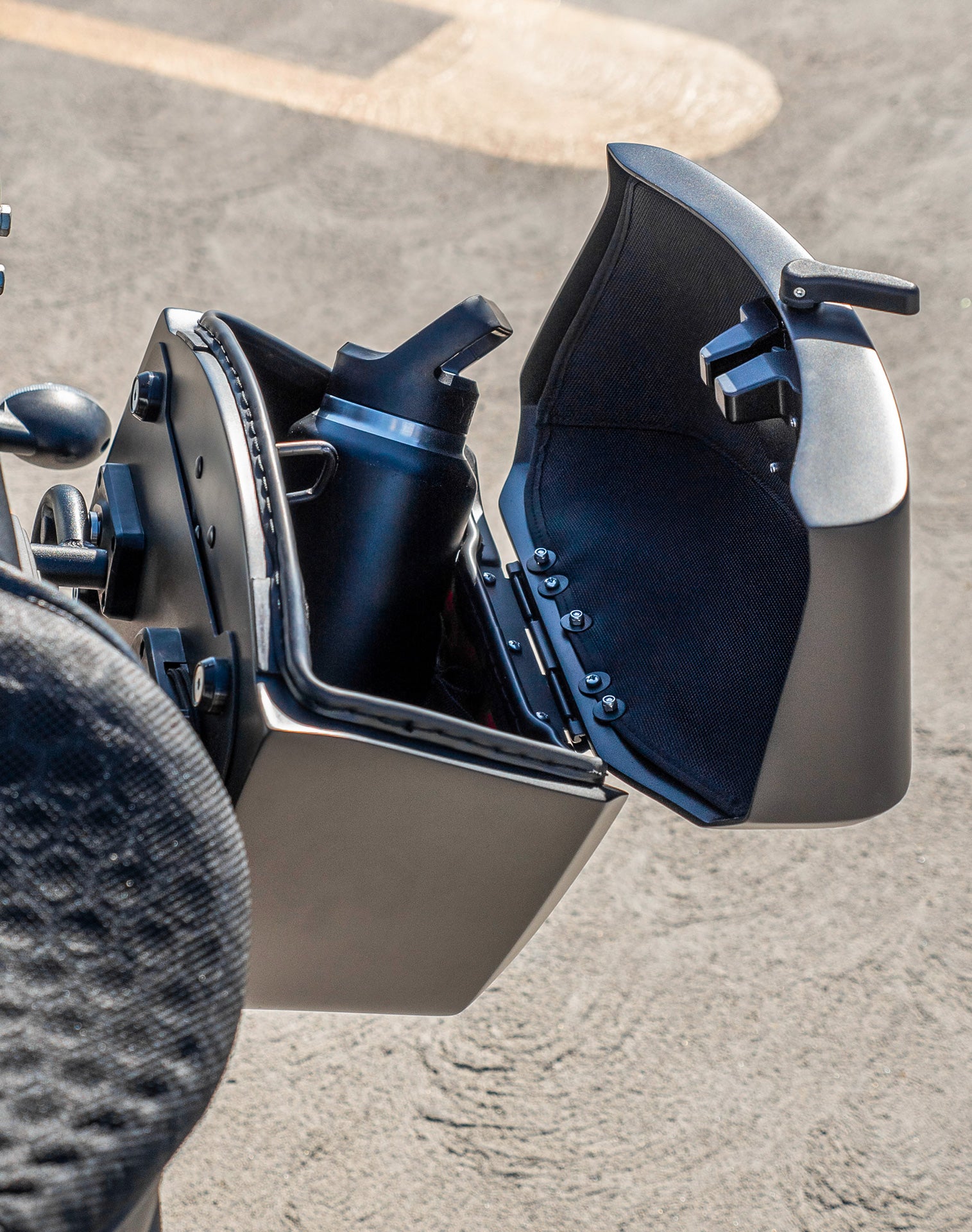 24L - Ironclad Quick-Mount Medium Kawasaki Vulcan S Matte Hard Saddlebags Life style 4