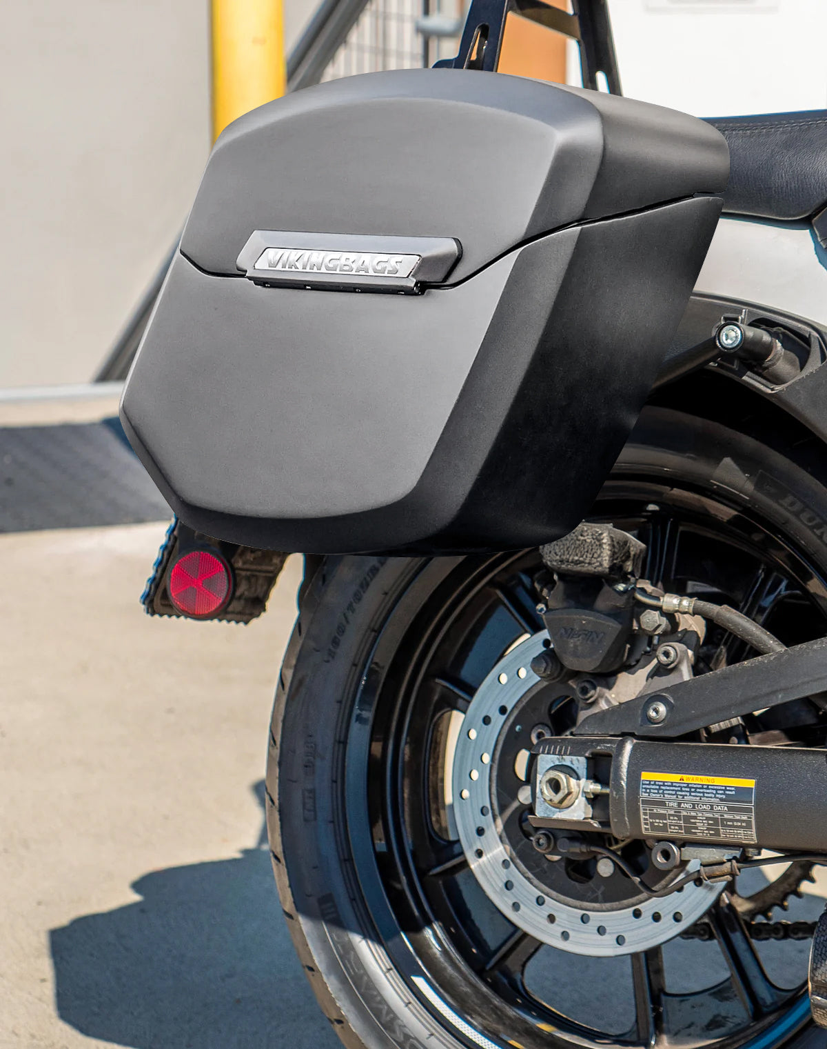 24L - Ironclad Quick-Mount Medium Kawasaki Vulcan S Matte Hard Saddlebags Life style 3