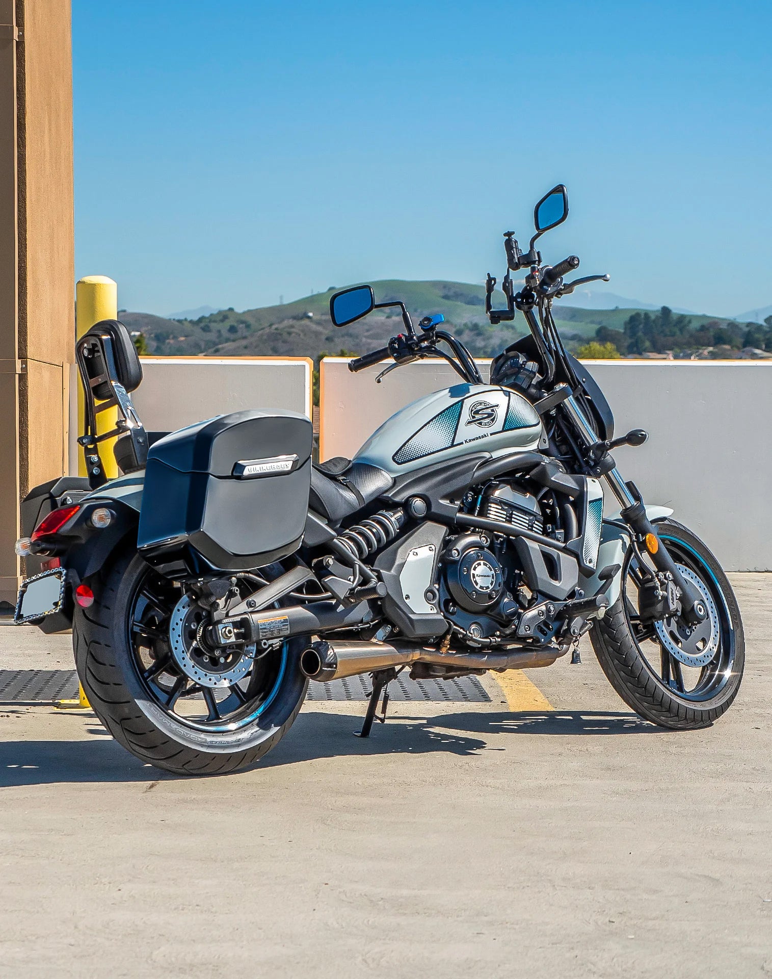 24L - Ironclad Quick-Mount Medium Kawasaki Vulcan S Painted Hard Saddlebags Life style 1