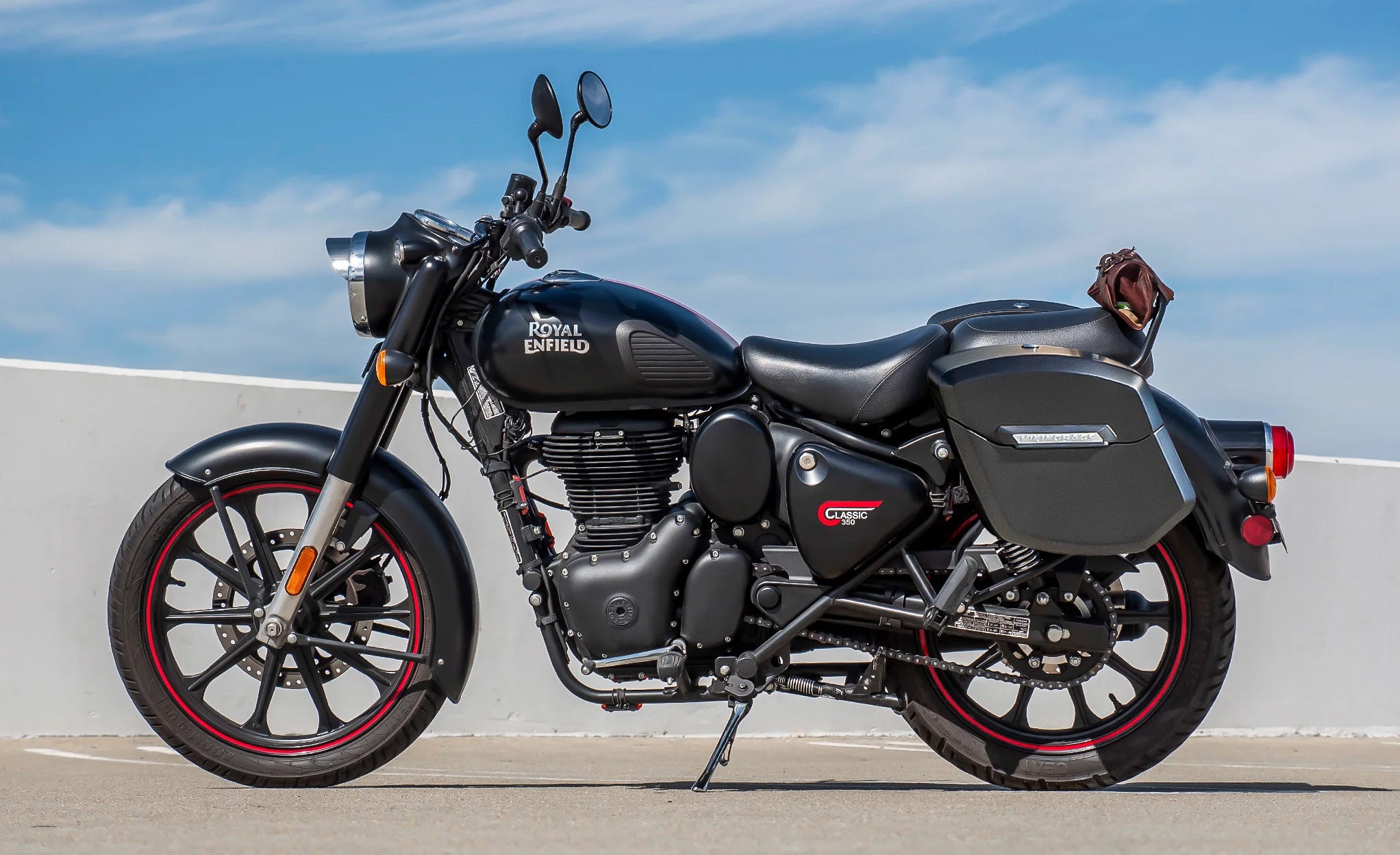 24L - Ironclad Quick-Mount Medium Royal Enfield Classic 350 Matte Hard Saddlebags Lifestyle @expand