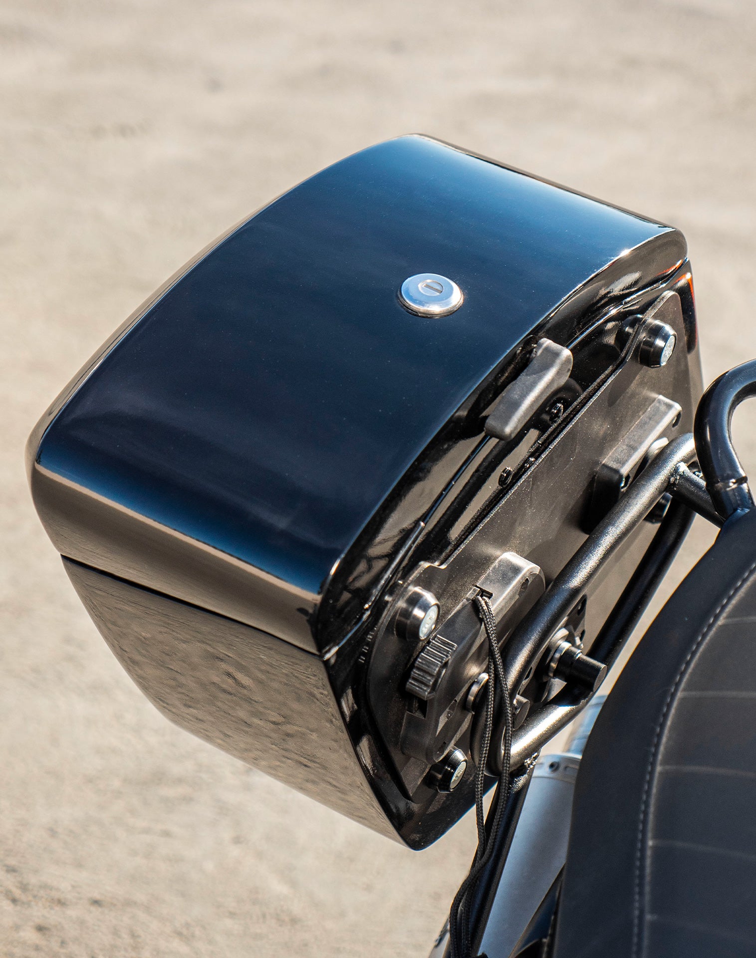 24L - Ironclad Quick-Mount Medium Royal Enfield Scram 411 Painted Hard Saddlebags Life style 3