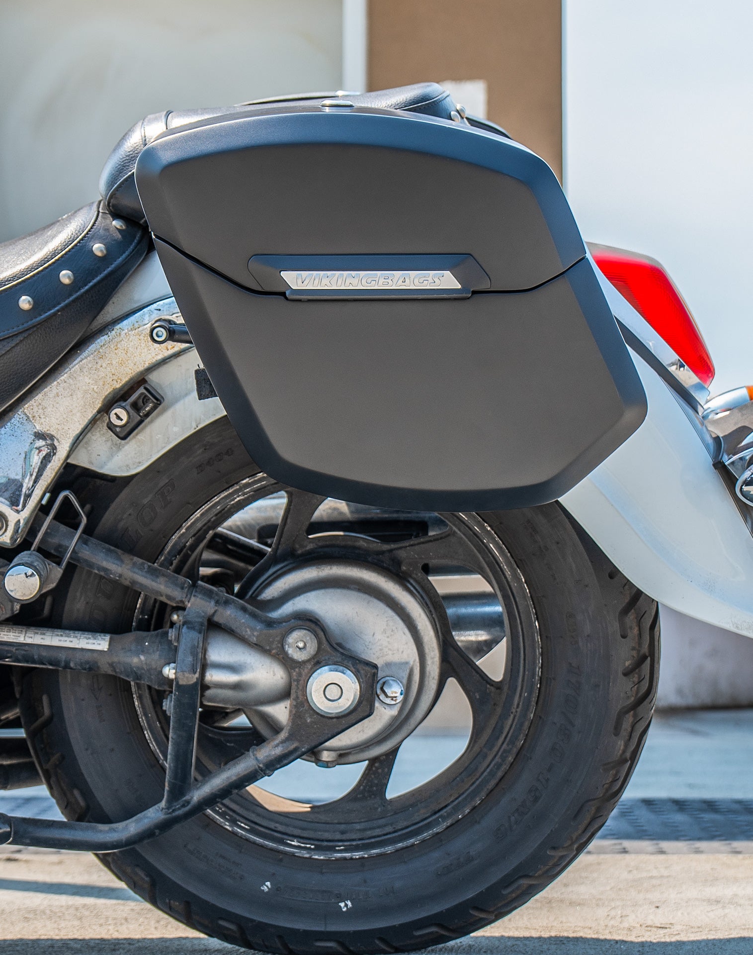 24L - Ironclad Quick-Mount Medium Suzuki Boulevard C50 VL800 Matte Hard Saddlebags Life style 2