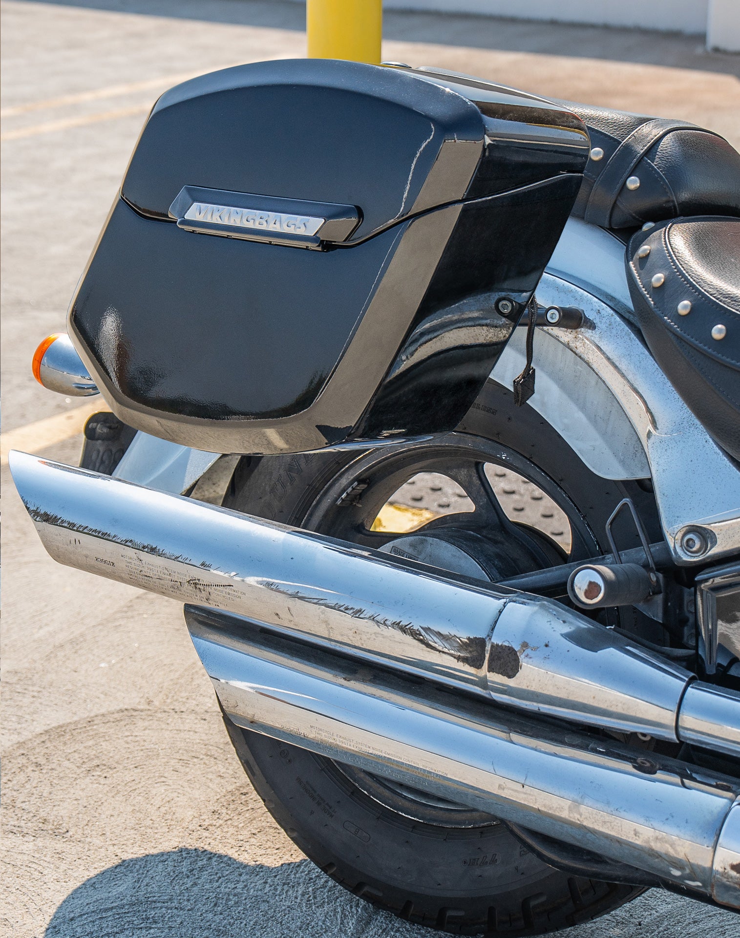 24L - Ironclad Quick-Mount Medium Suzuki Boulevard C50 VL800 Painted Hard Saddlebags Life style 3