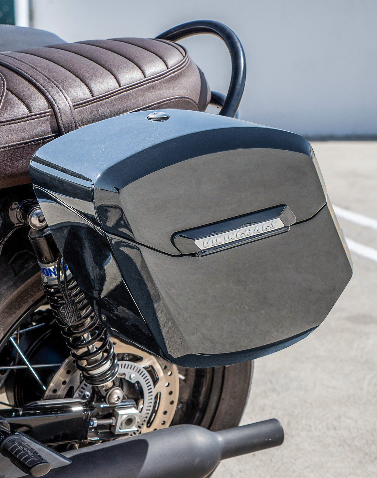 24L - Ironclad Quick-Mount Medium Triumph Bonneville T100 Painted Hard Saddlebags