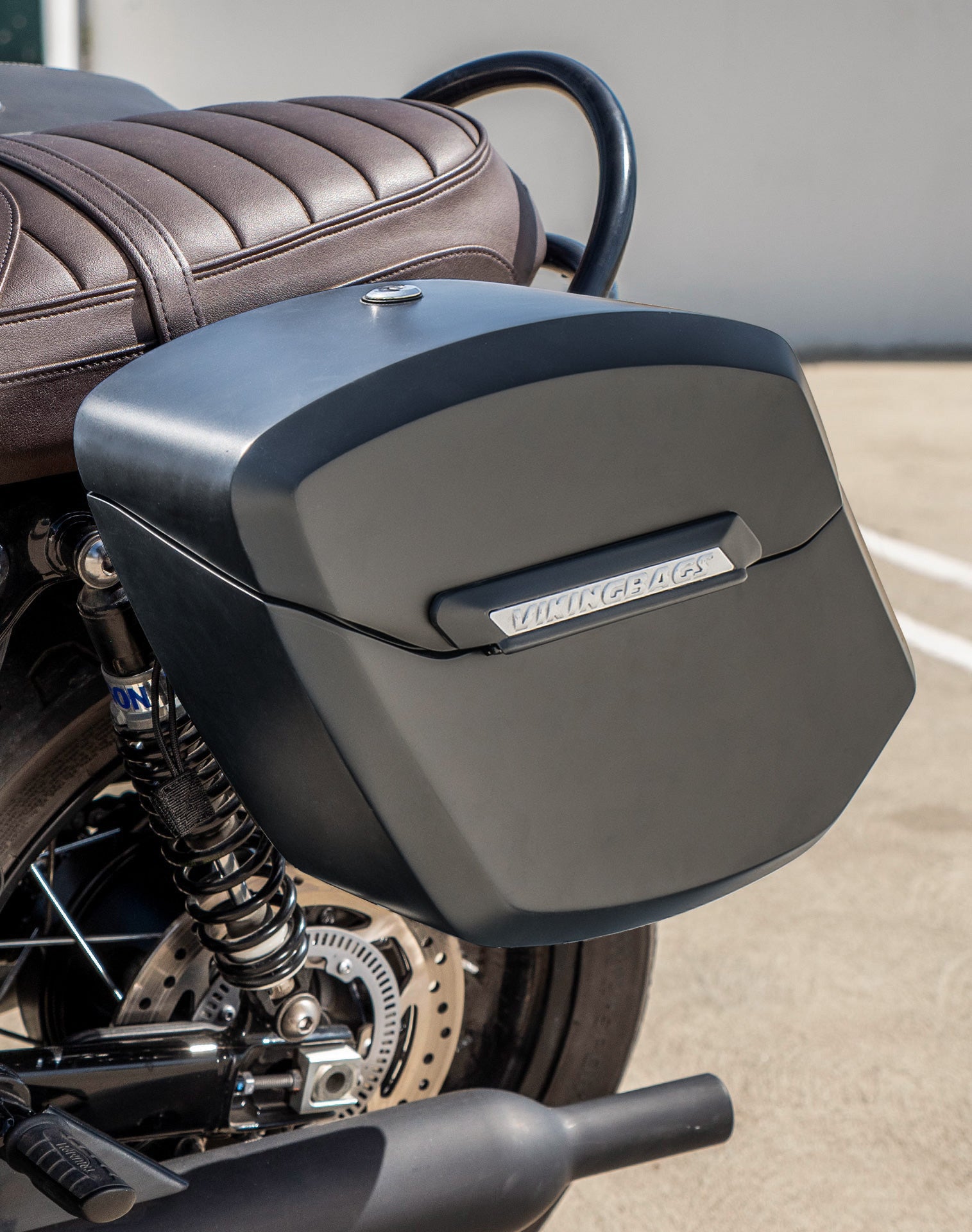 24L - Ironclad Quick-Mount Medium Triumph Bonneville T120 Matte Hard Saddlebags Lifestyle
