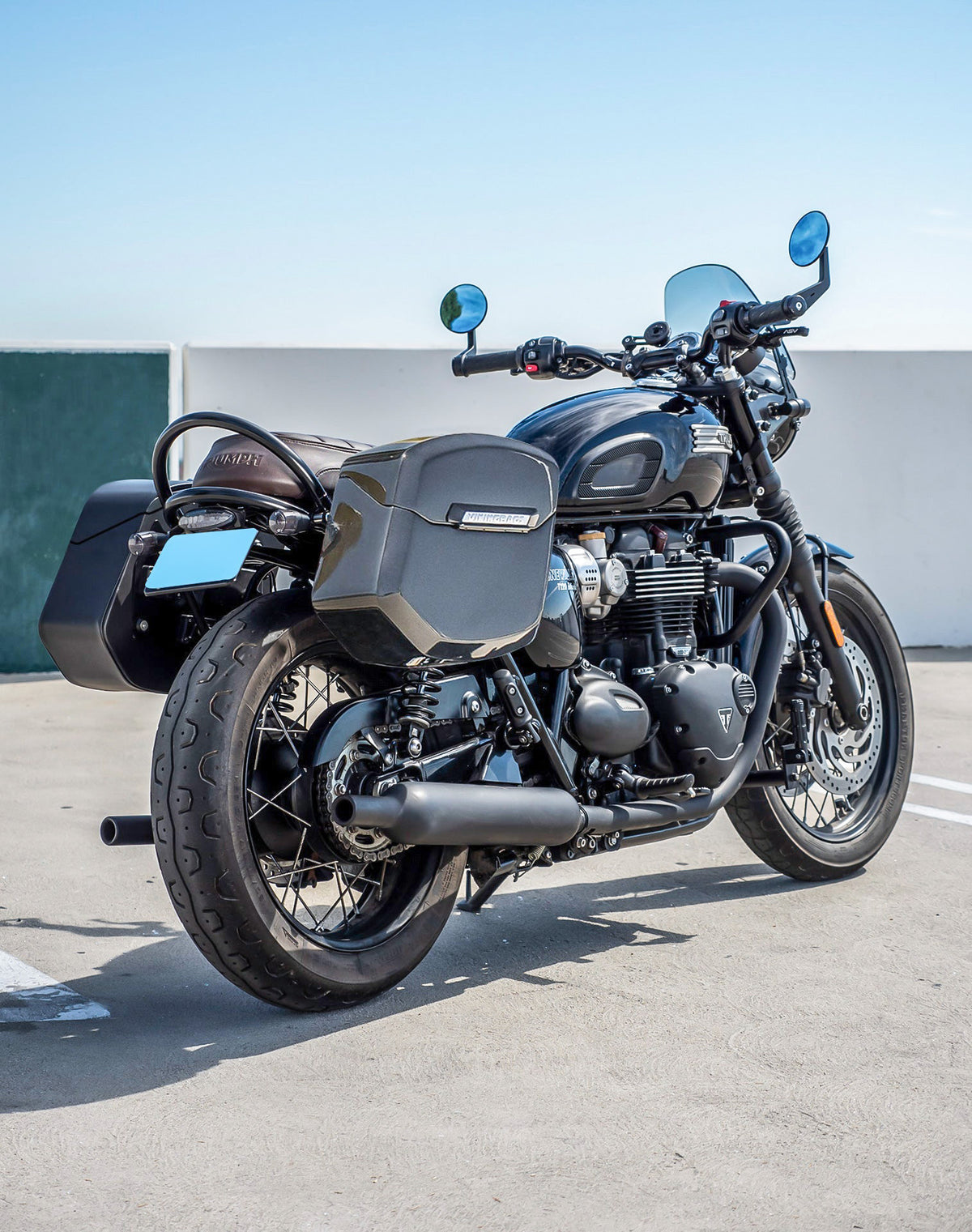 24L - Ironclad Quick-Mount Medium Triumph Bonneville T120 Painted Hard Saddlebags