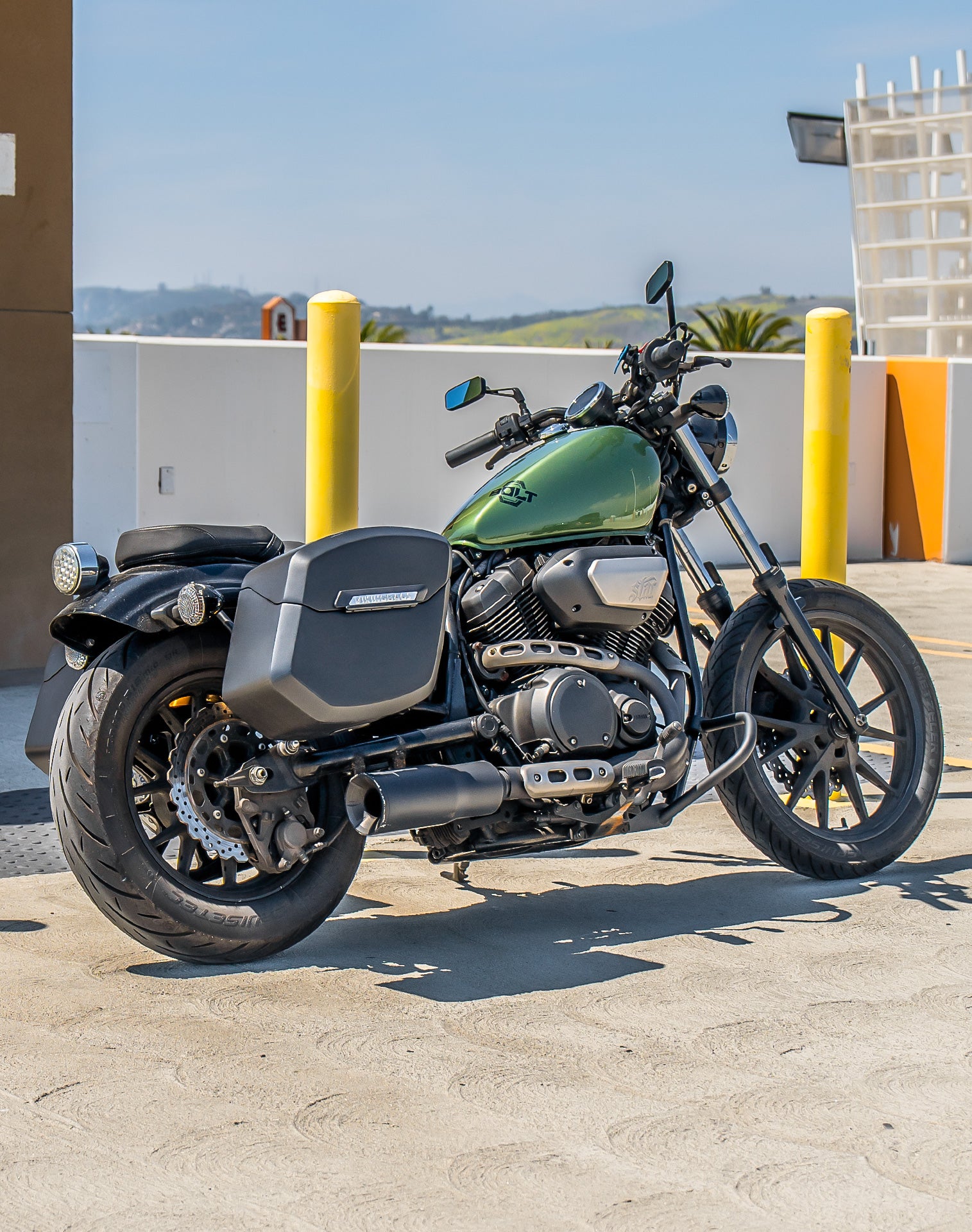 24L - Ironclad Quick-Mount Medium Yamaha Bolt Specific Matte Hard Saddlebags Life style 1