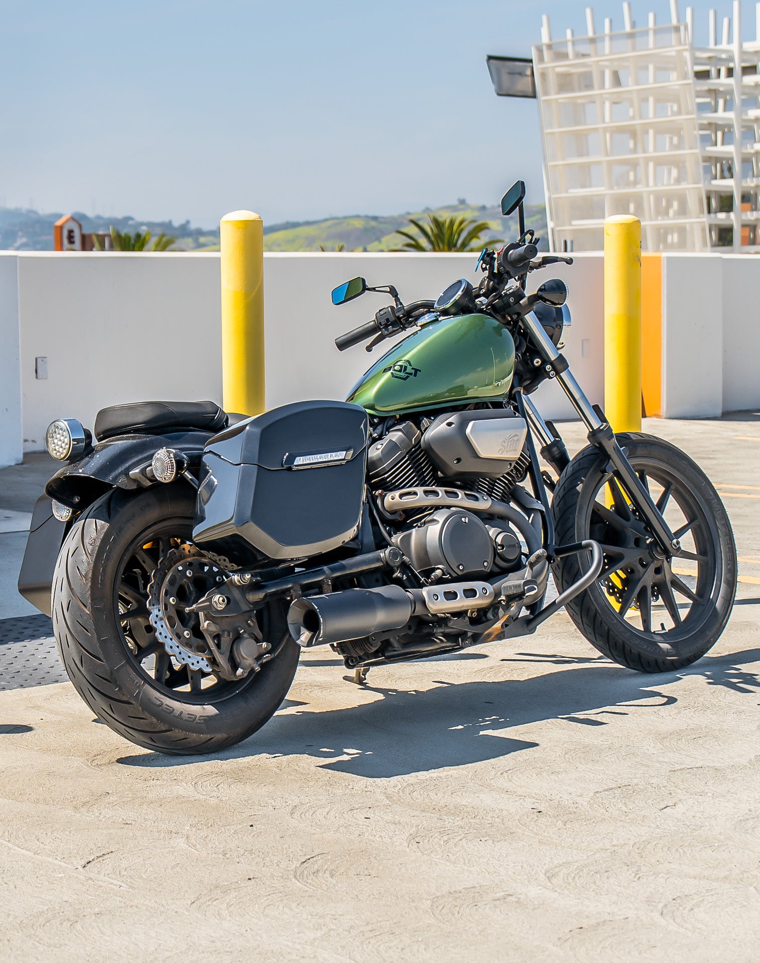 24L - Ironclad Quick-Mount Medium Yamaha Bolt Specific Painted Hard Saddlebags Life style 1