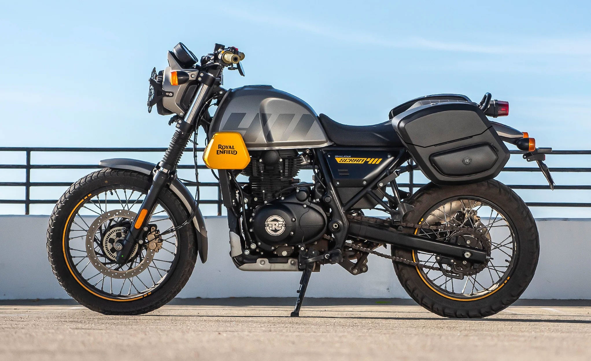 24L - Ironclad Quick-Mount Medium Royal Enfield Scram 411 Leather Wrapped Hard Saddlebags Life Style Photo @expand