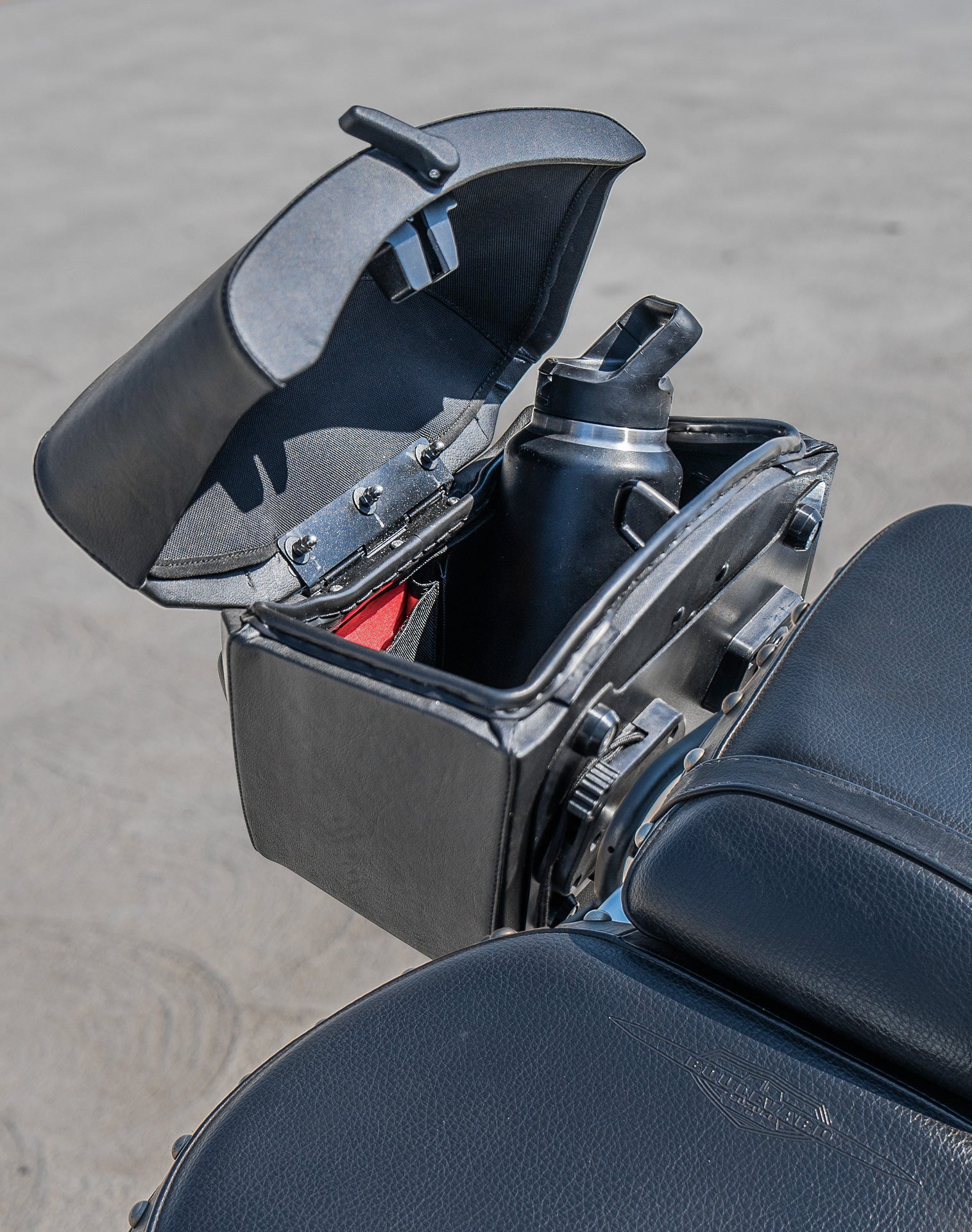 24L - Ironclad Quick-Mount Medium Suzuki Boulevard C50 VL800 Leather Wrapped Hard Saddlebags Life Style 4