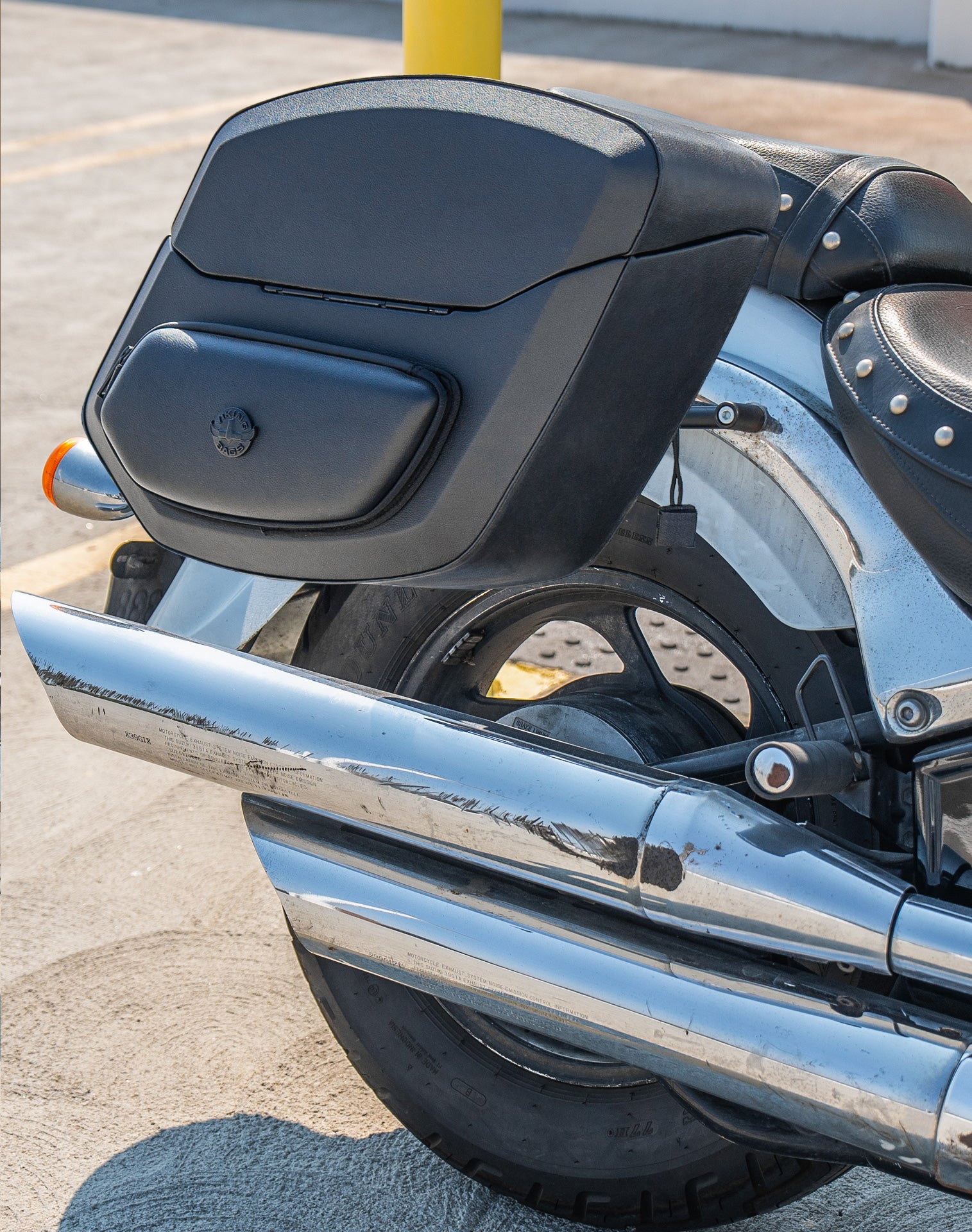 24L - Ironclad Quick-Mount Medium Suzuki Boulevard C50 VL800 Leather Wrapped Hard Saddlebags Life Style 3