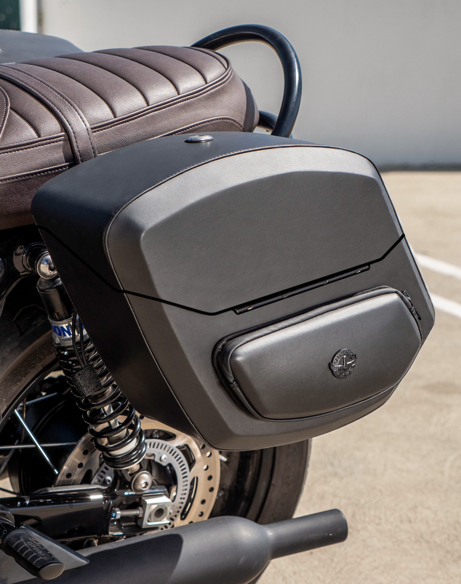 24L - Ironclad Quick-Mount Medium Triumph Bonneville T100 Leather Wrapped Hard Saddlebags Life Style 2