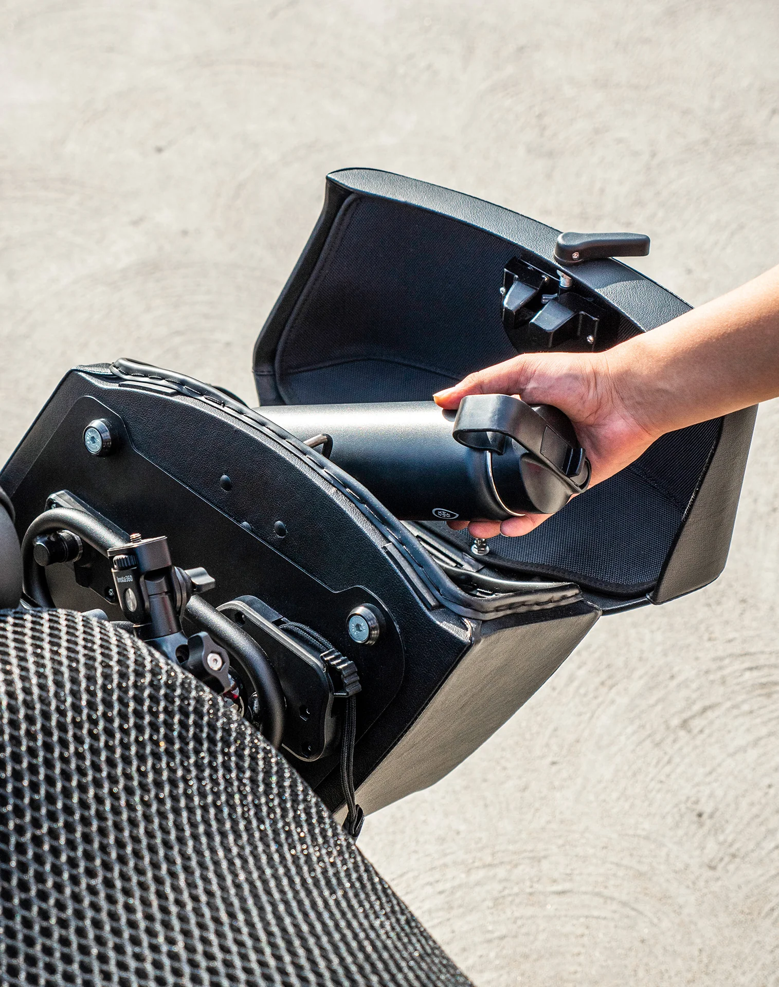 24L - Ironclad Quick-Mount Medium Triumph Bonneville T120 Leather Wrapped Hard Saddlebags Life Style 3